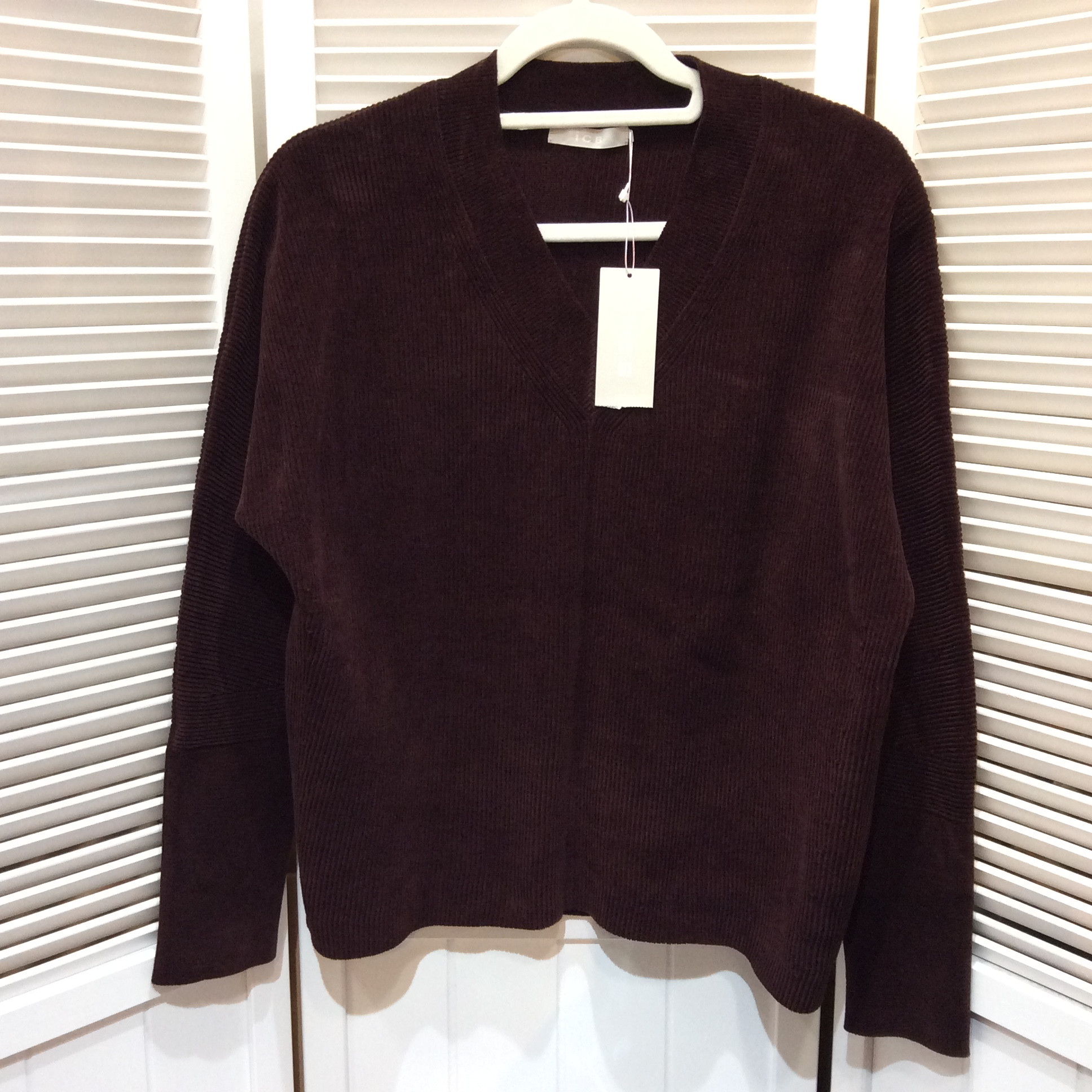 未使用 iCB Vネックセーター サイズ9号  ボルドー色
