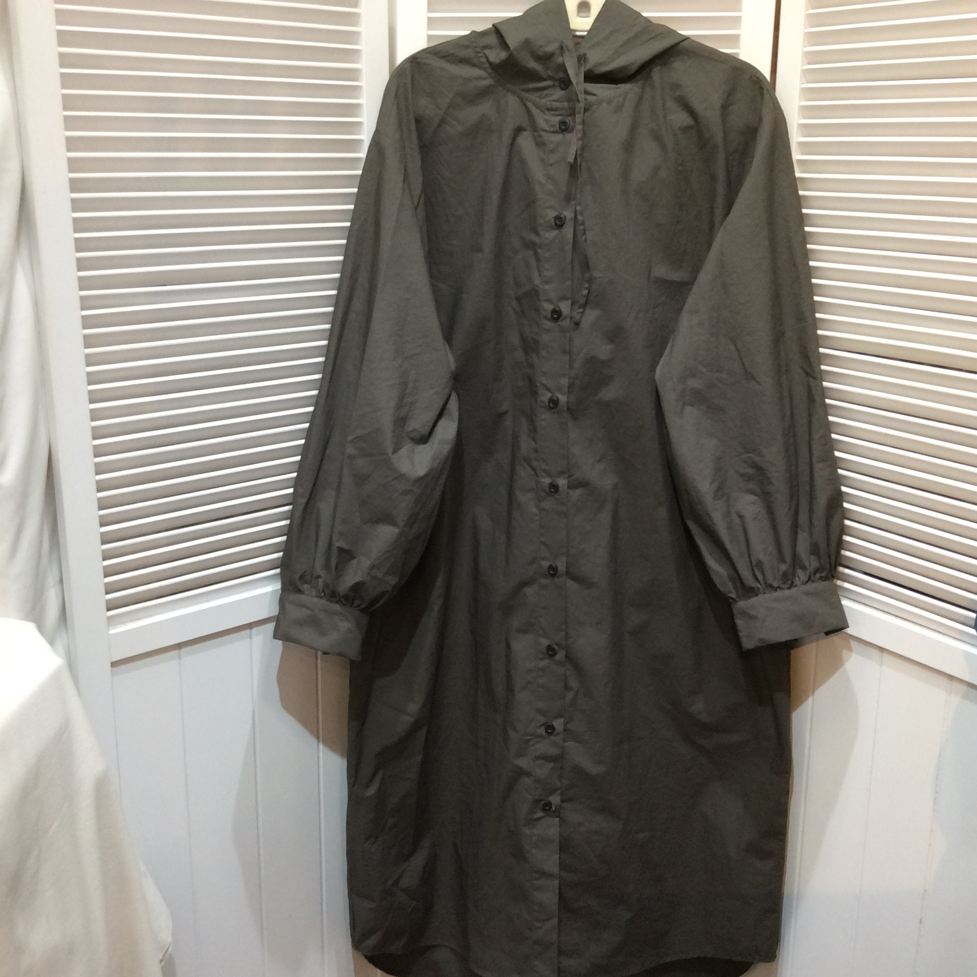 1回使用 Midi Umi フード付きシャツワンピース フリーサイズ   ダークブラウン 美品