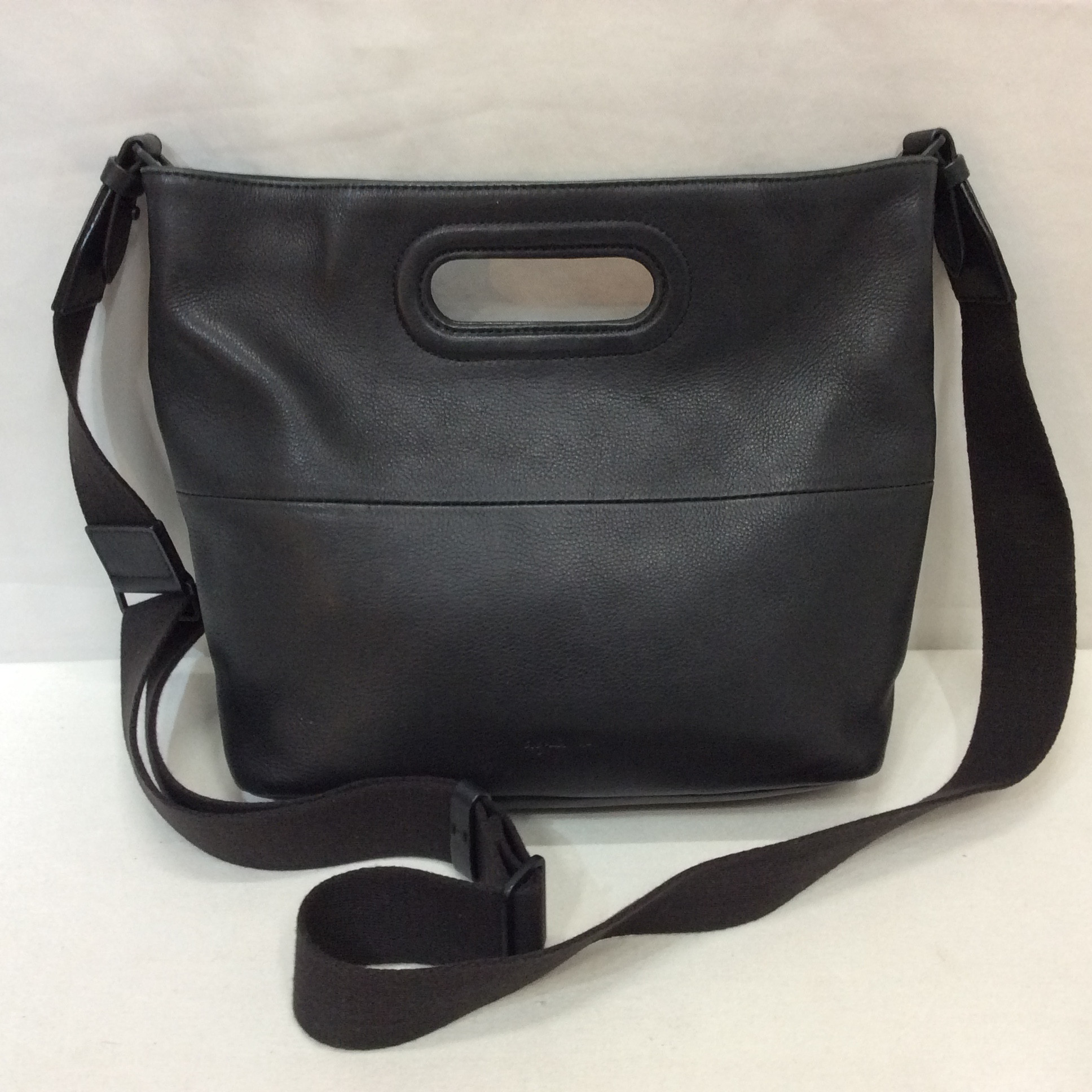 アニエスb. レザーショルダーバッグ ブラック