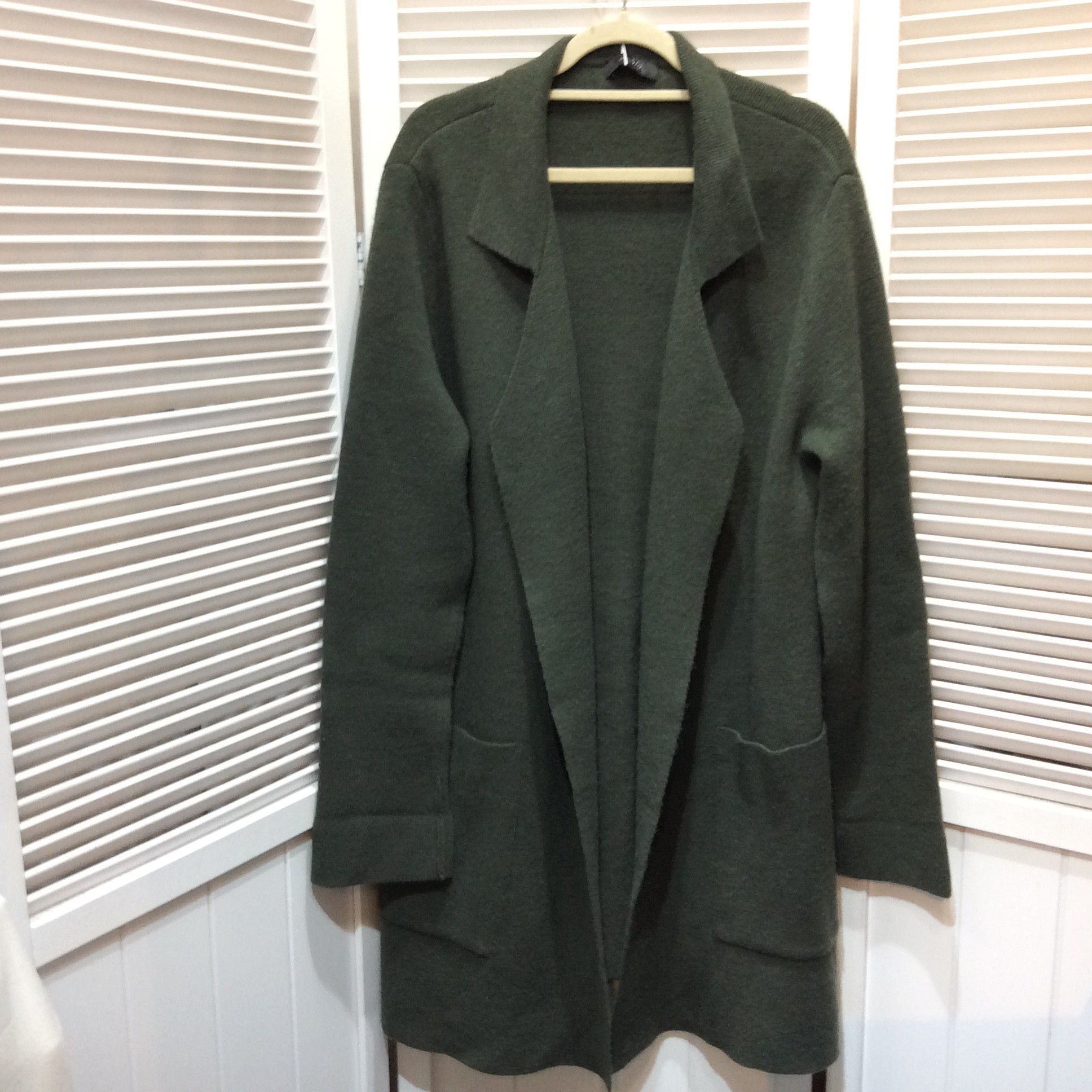 ワールド カーディガン サイズ40   カーキ