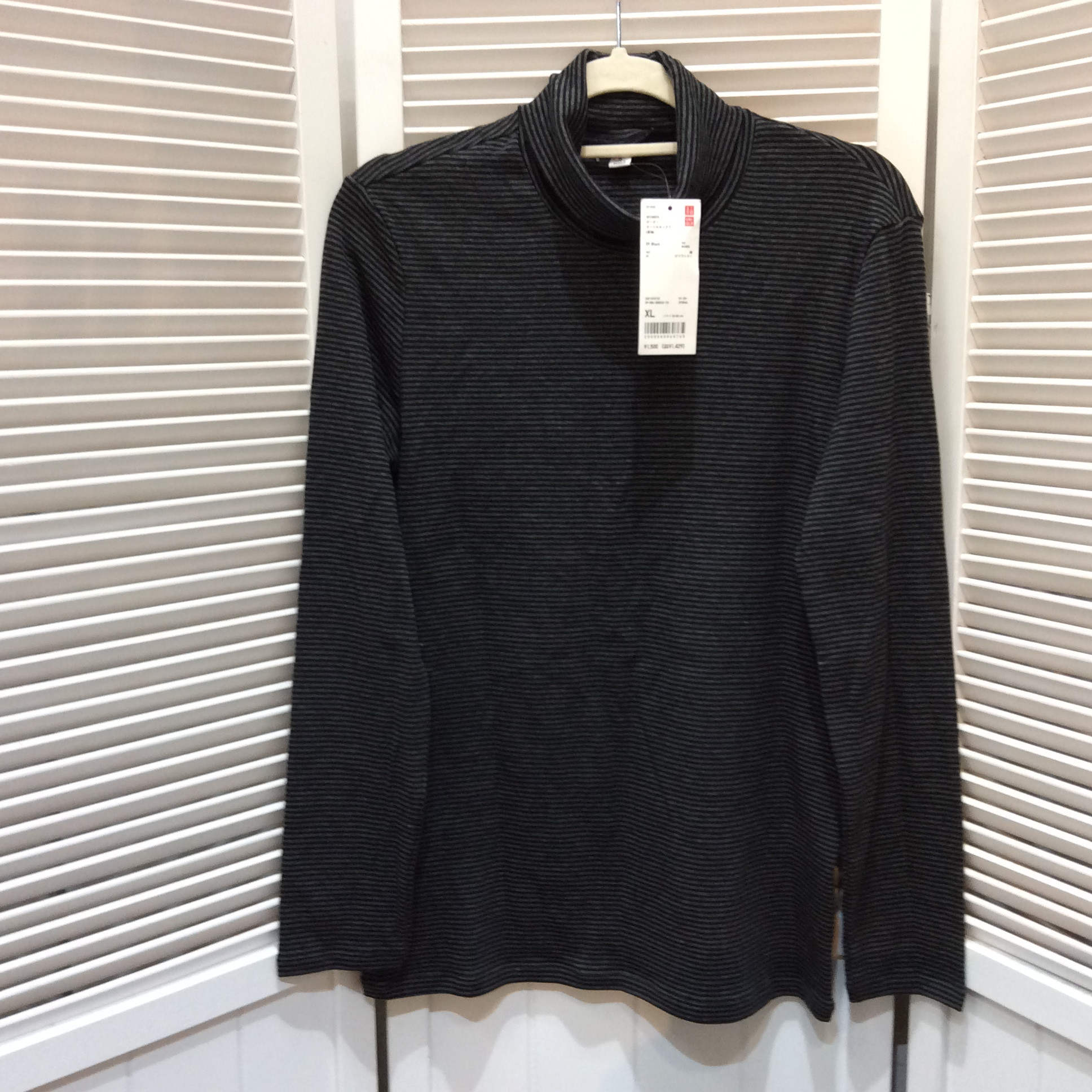定価の半額❗️未使用 ユニクロ タートルT   サイズXL ブラックボーダー