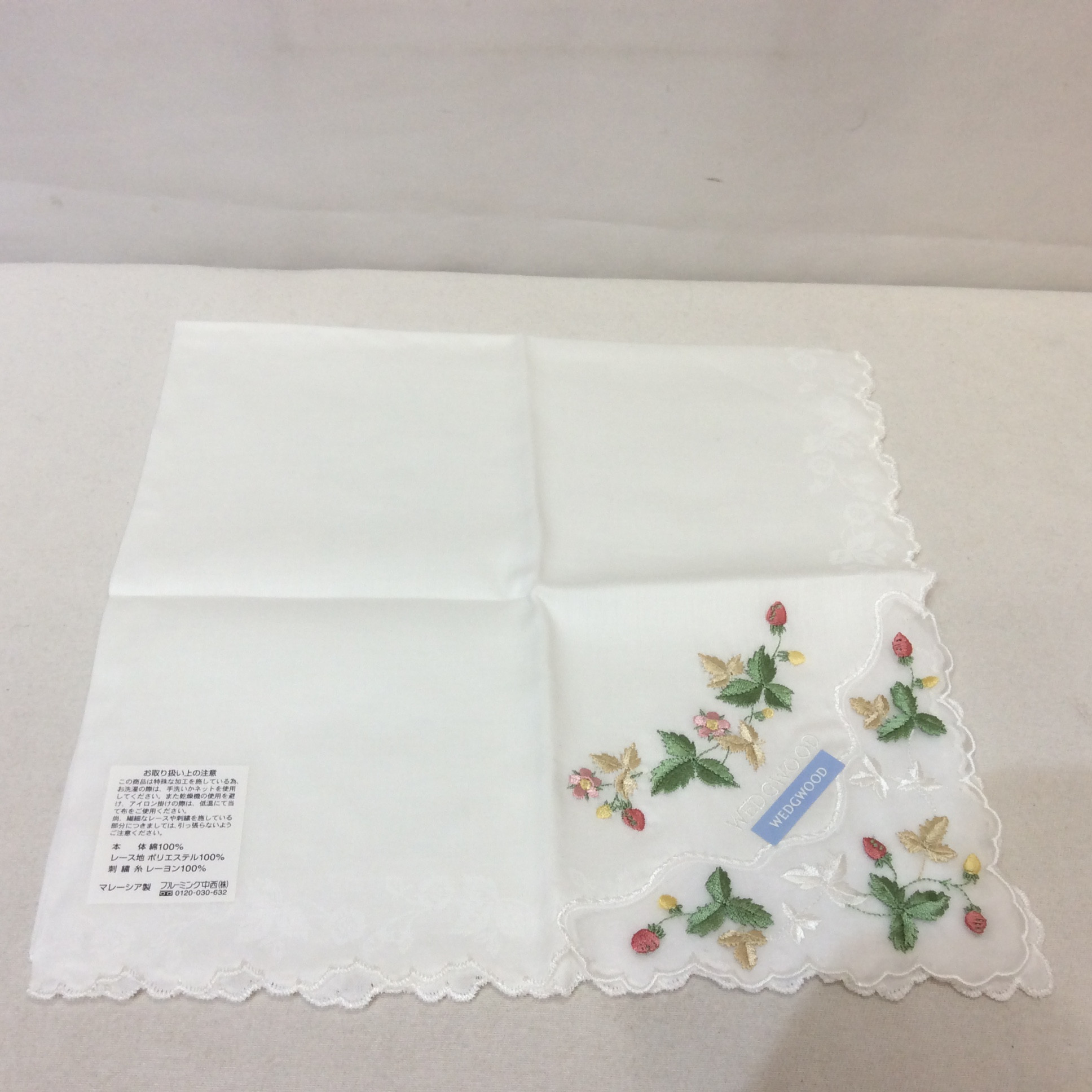 未使用 WEDGWOOD ハンカチ  ホワイト／刺繍