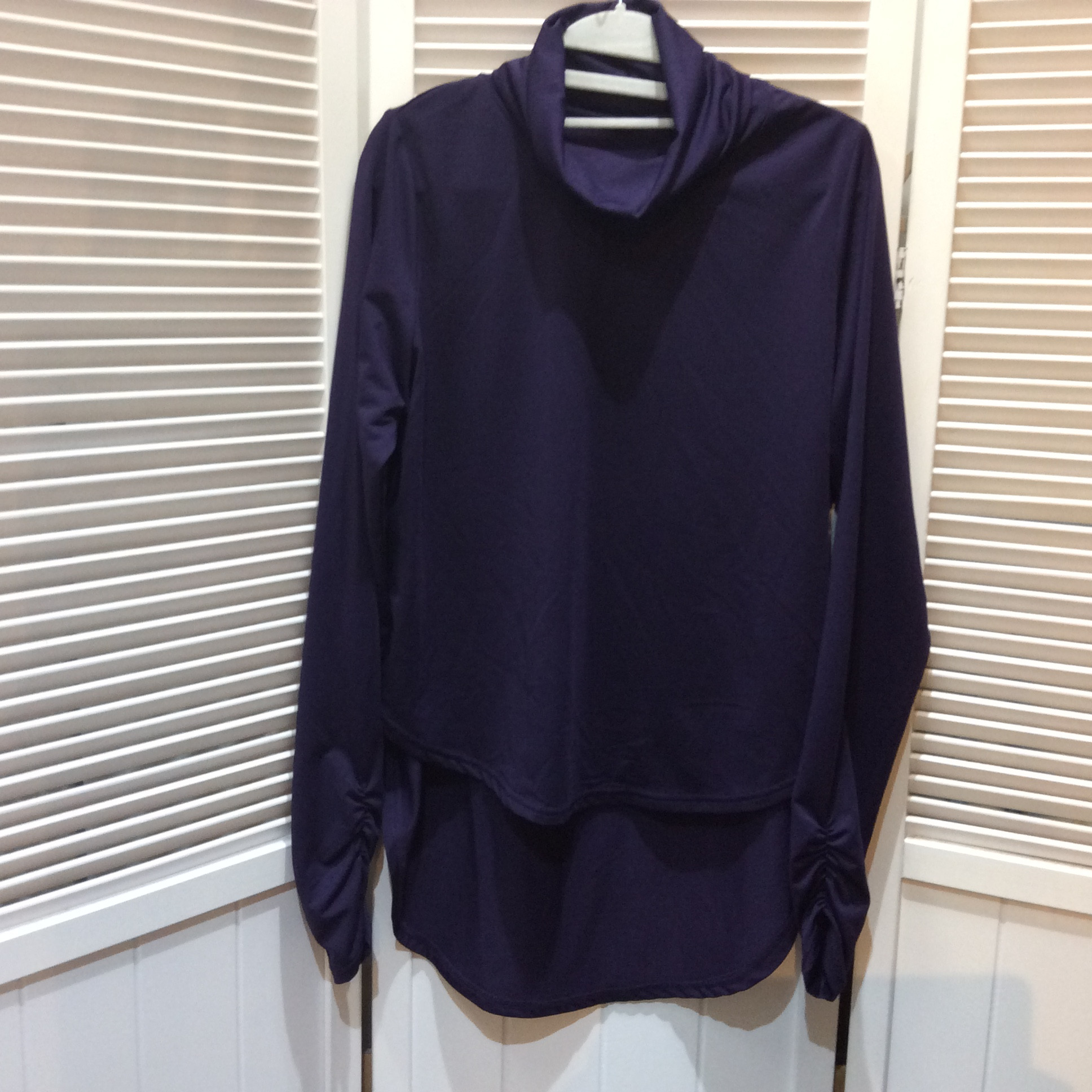 未使用 fua タートルデザインカットソー Mサイズ ダークパープル