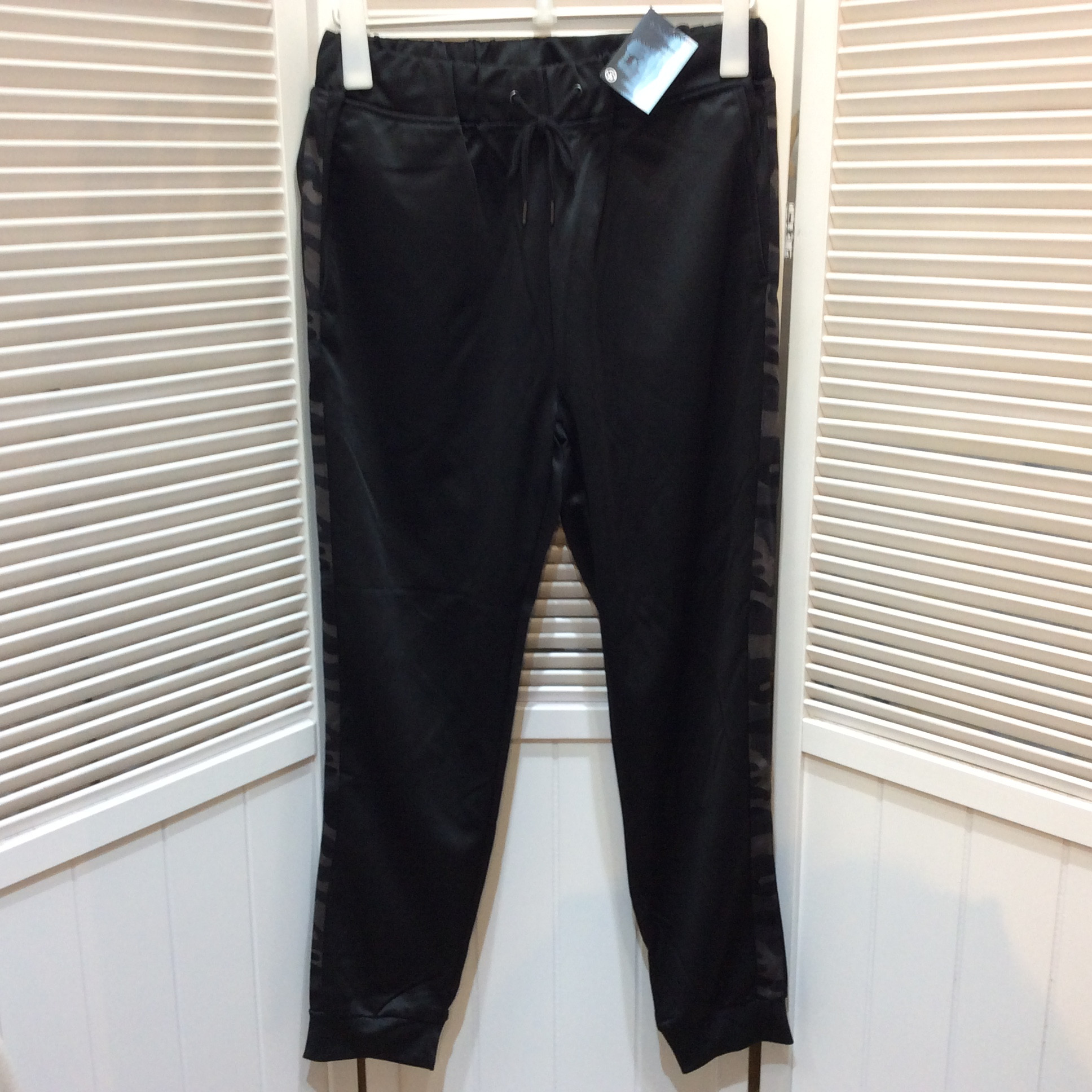 未使用☆メンズ ジャージパンツ L ブラック×迷彩柄ライン