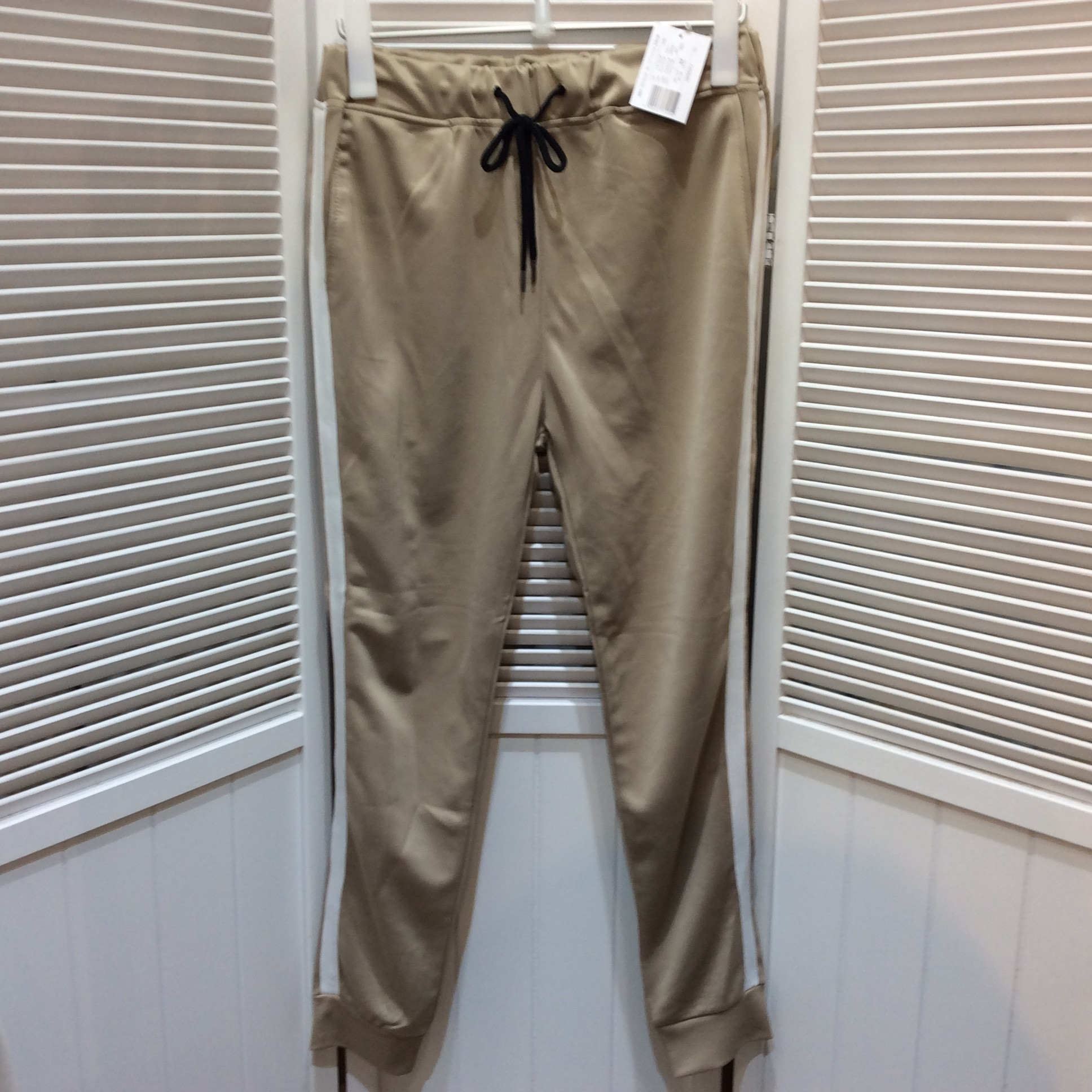 未使用☆メンズ ジャージパンツ L ベージュ×ホワイトライン