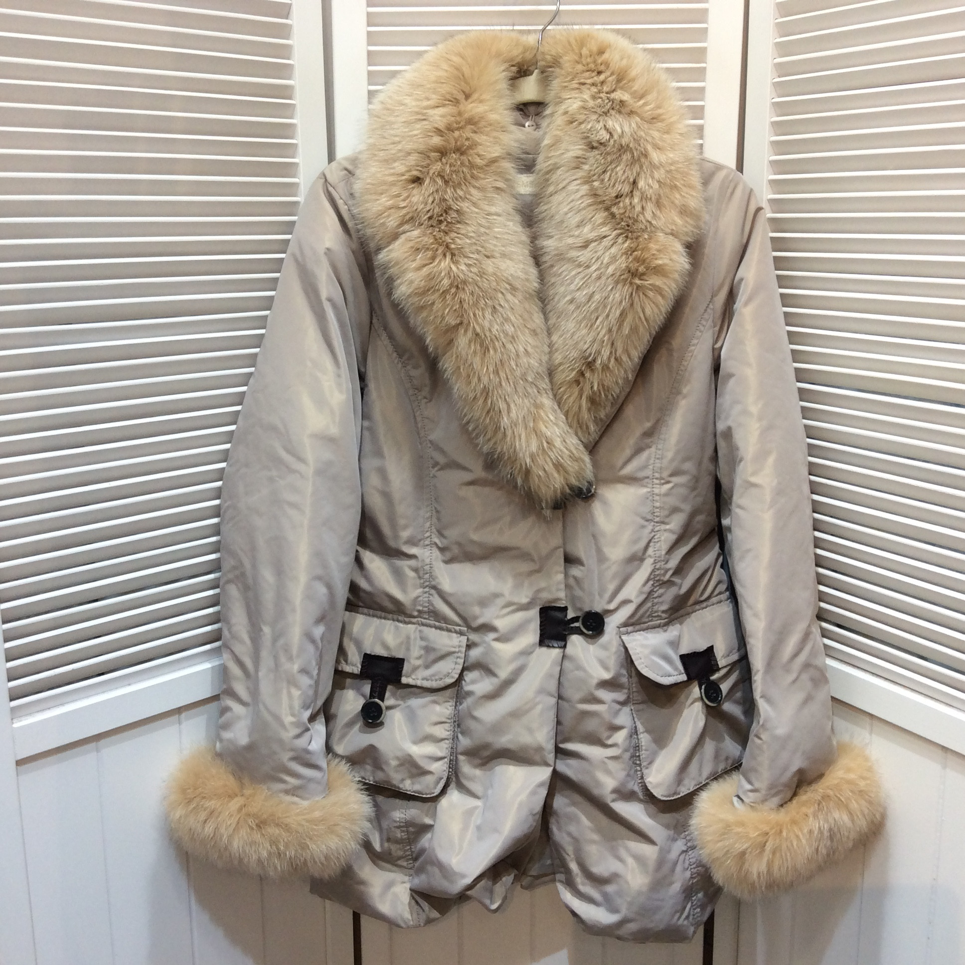 EMSENSE ブルーフォックス付き ダウンコート  11号  ベージュ