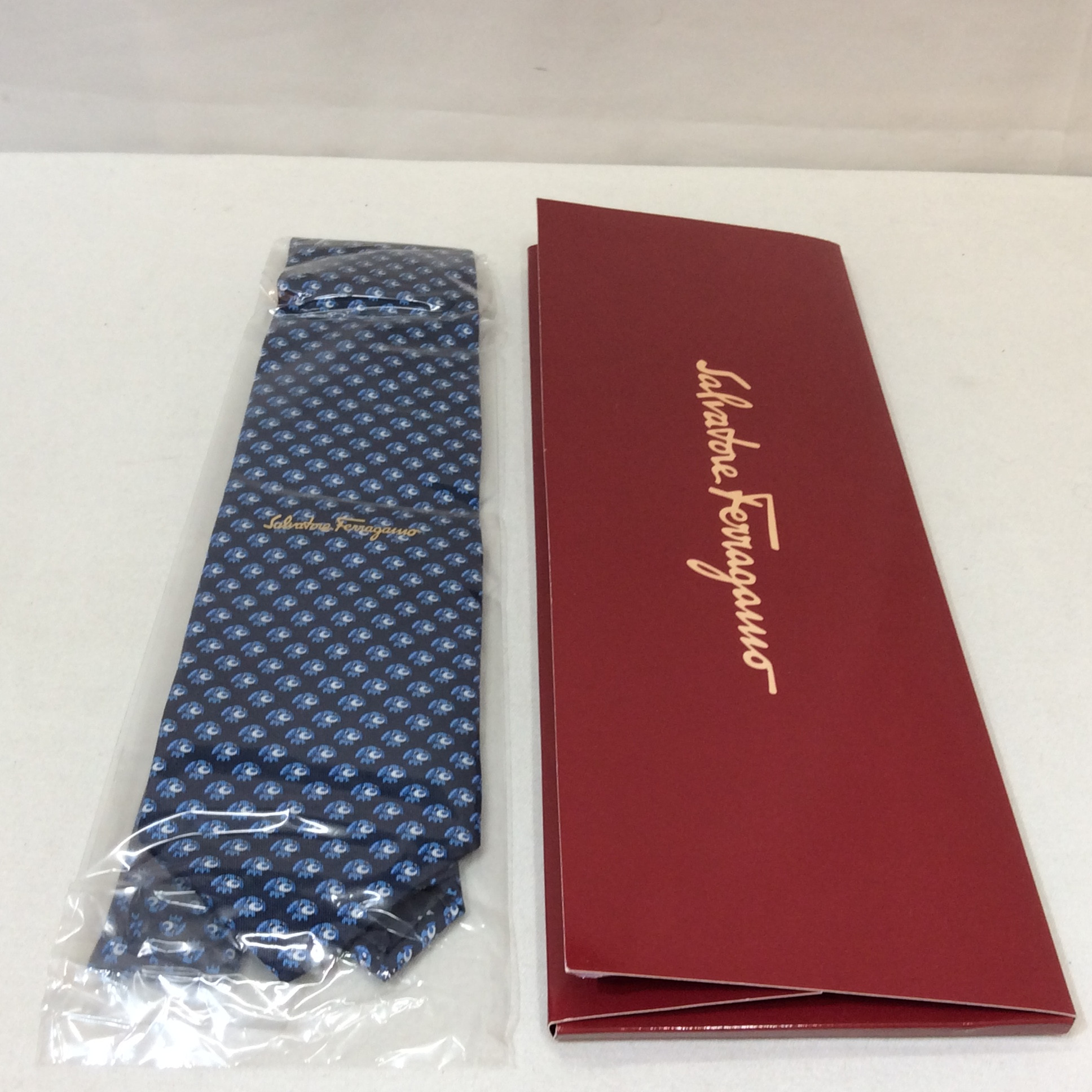新品 フェラガモ ネクタイ  ブルー柄  No4