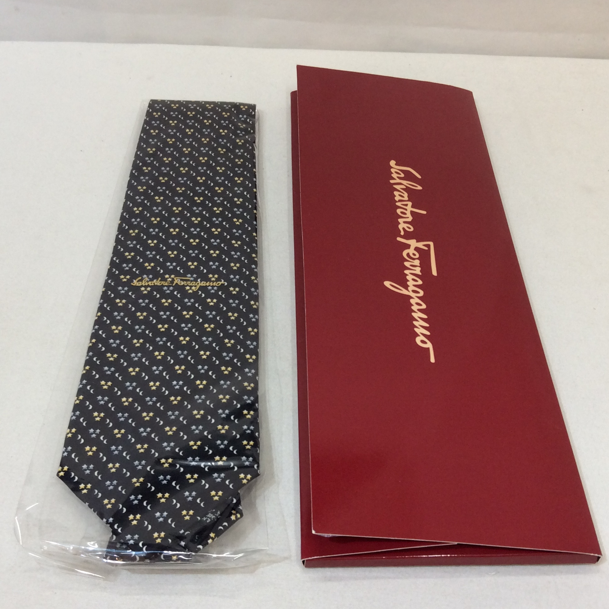 新品 フェラガモ ネクタイ  ブラック／星柄  No2