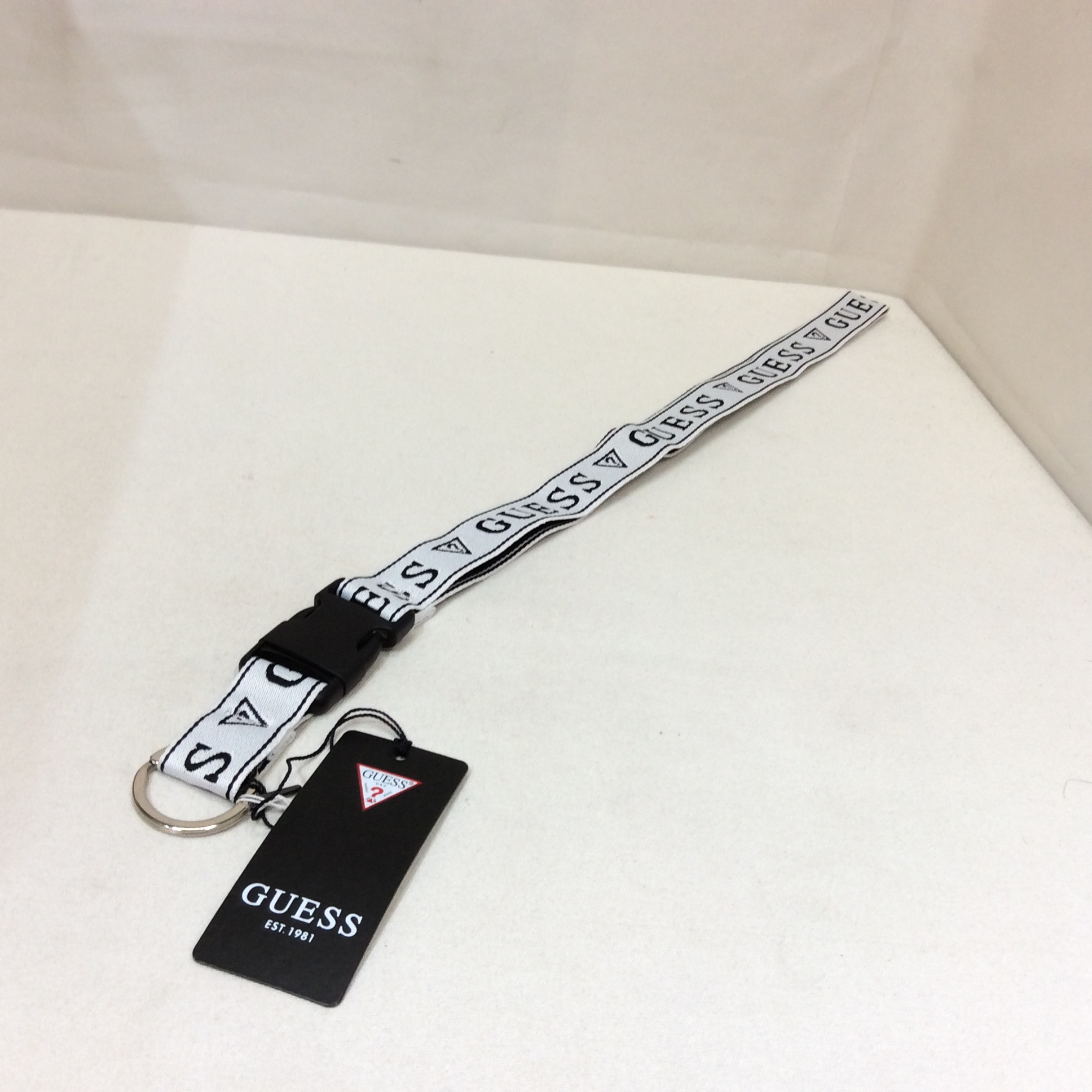 未使用 GUESS ネックストラップ  