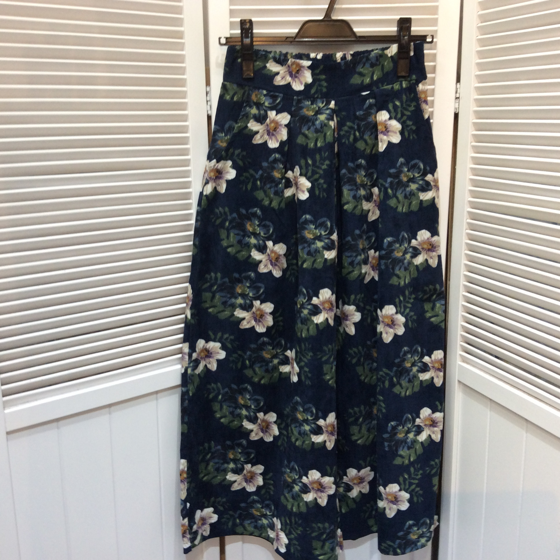 未使用 ワイドパンツ     フリーサイズ    グリーン花柄