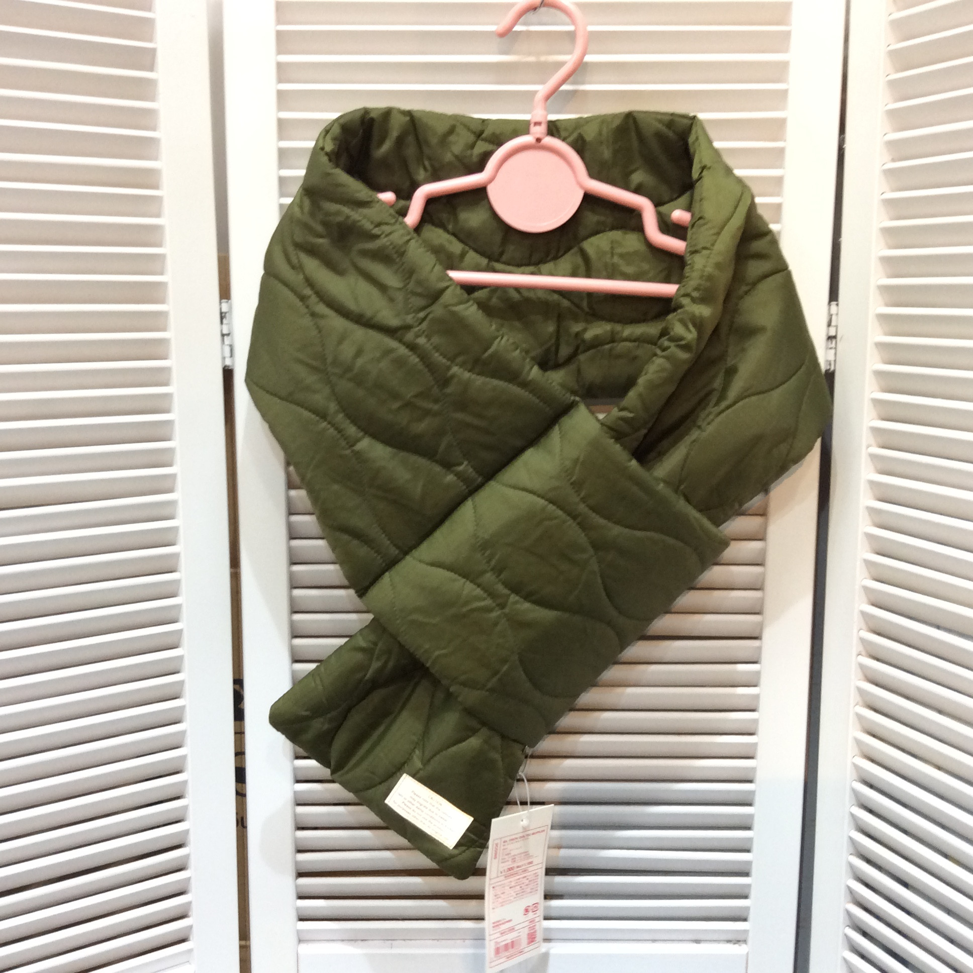 未使用 3COINS オニオンキルトマフラー    カーキ