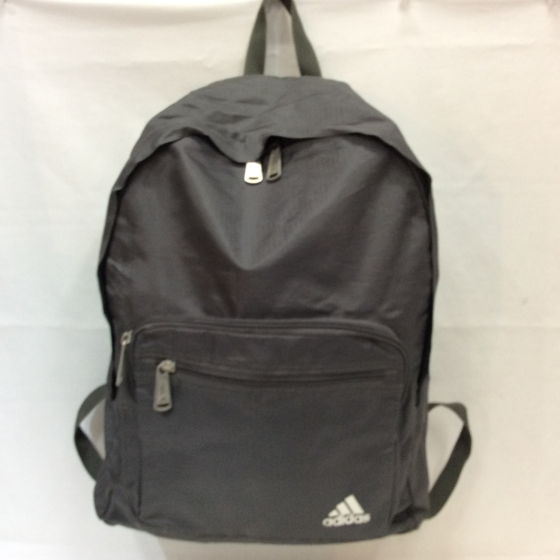 アディダス ナイロンリュック グレー