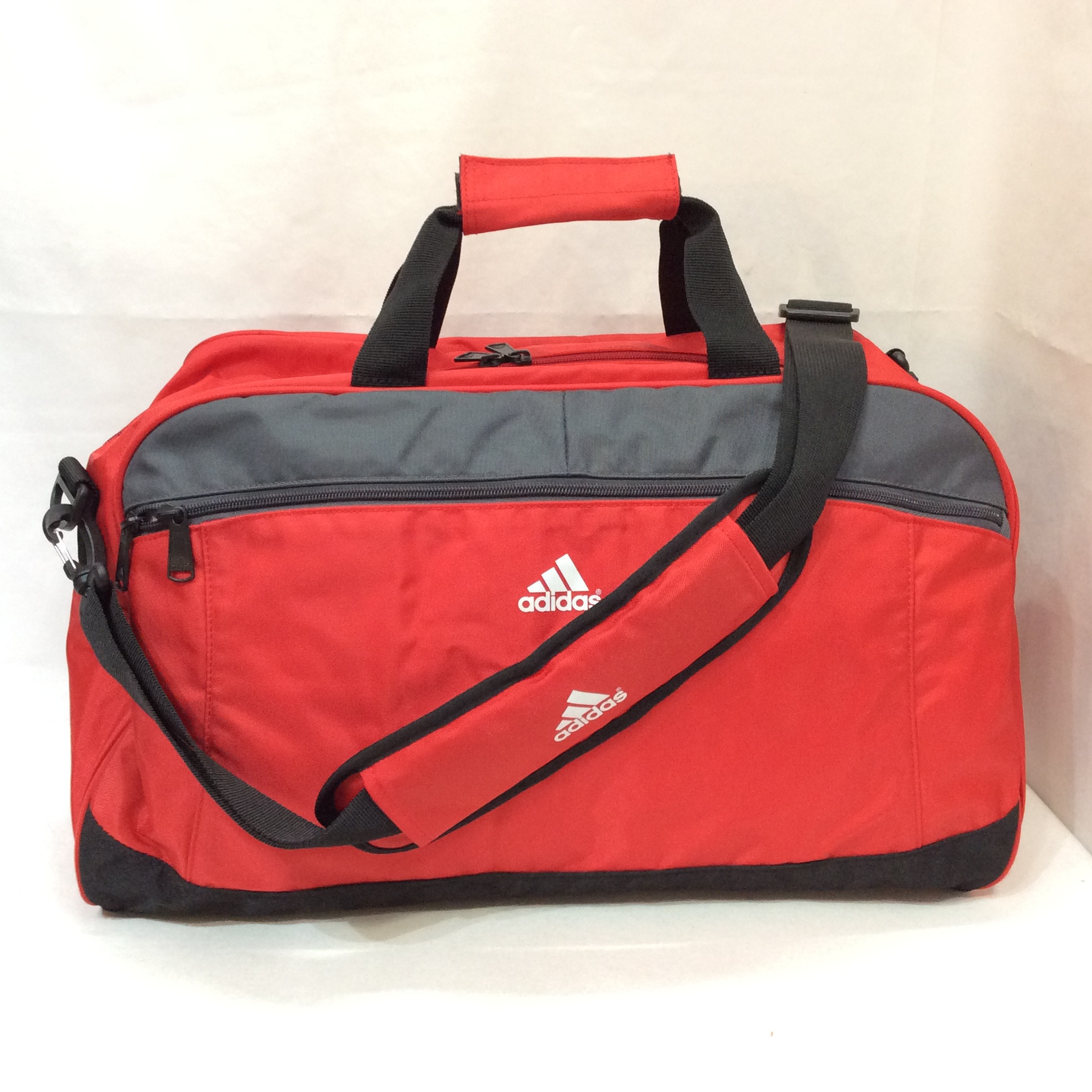 アディダス ショルダー付きボストンバッグ レッド