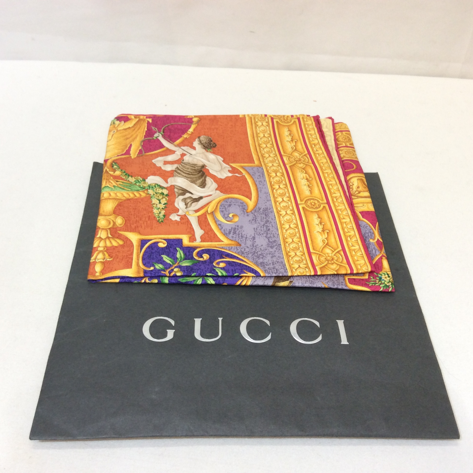 GUCCI グッチ シルクスカーフ  美品