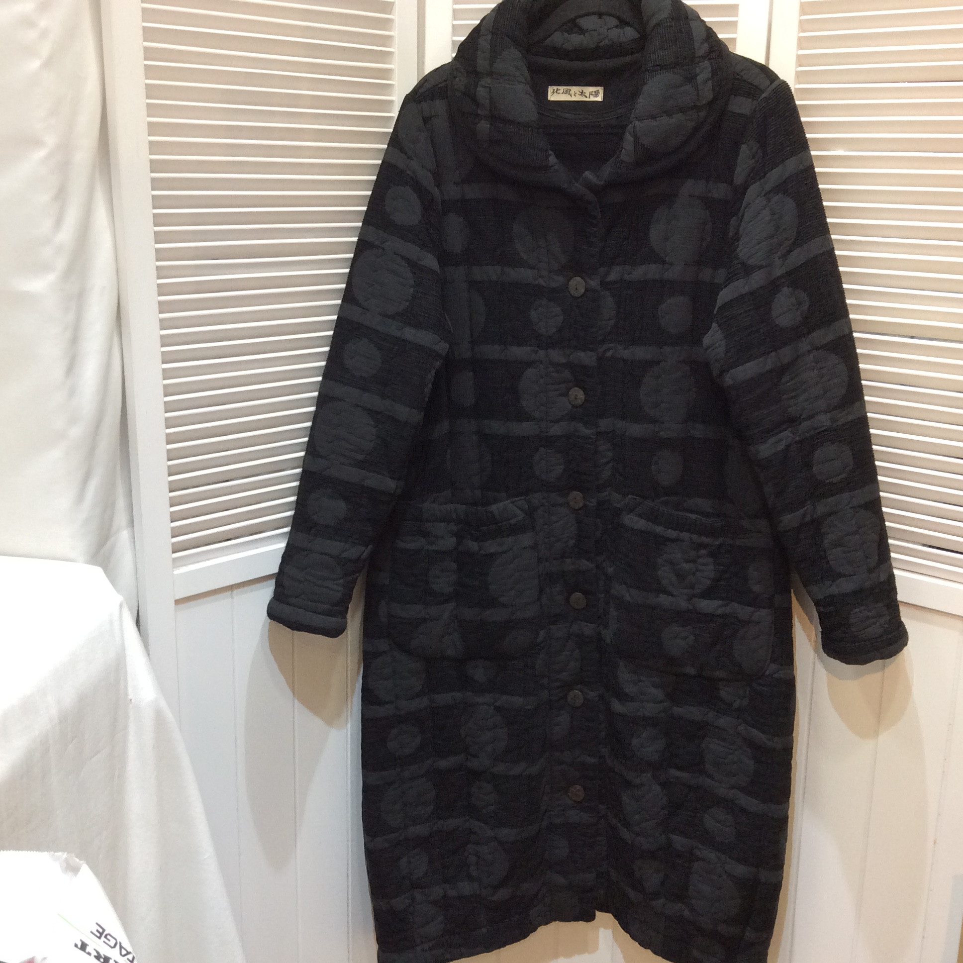 北風と太陽  中綿ロングコート フリーサイズ   和風  黒柄