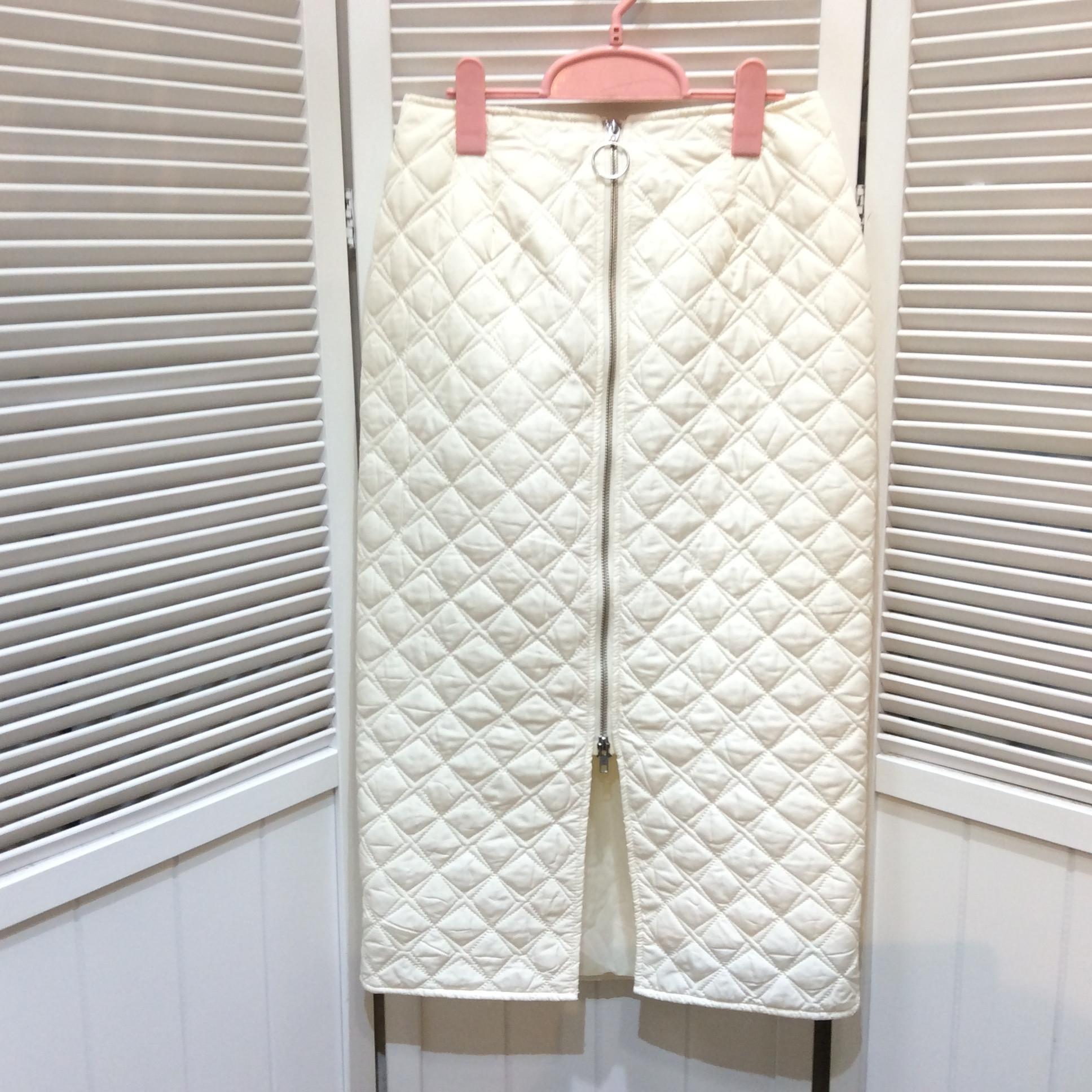 DOUDOU 中綿キルティングスカート サイズ36  (7〜9号) オフホワイト 美品