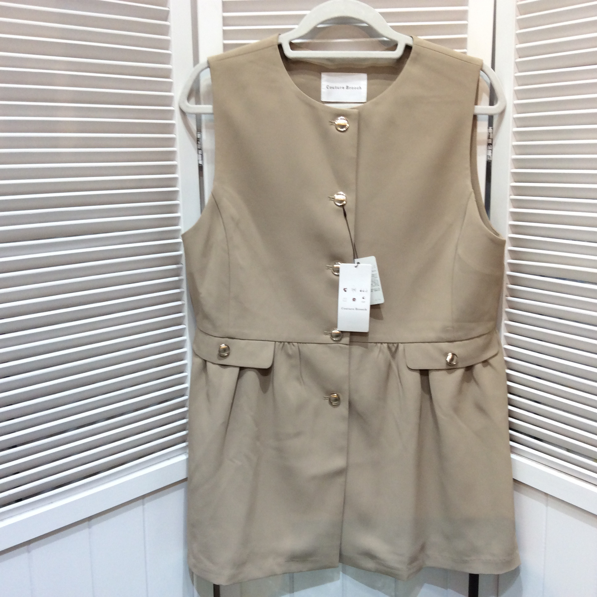 未使用 Couture Breooch／ワールド ベスト  サイズ42(LL） ベージュ