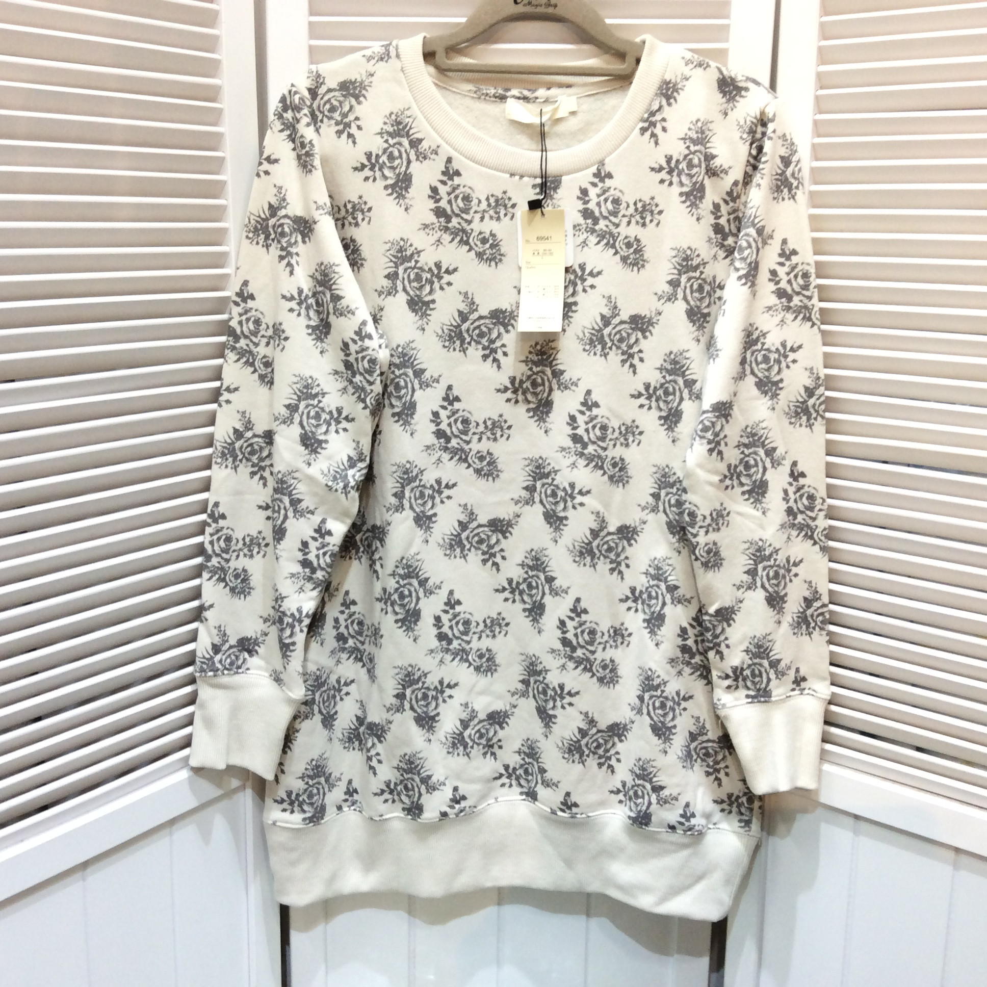 未使用 トレーナー  Lサイズ  アイボリー柄