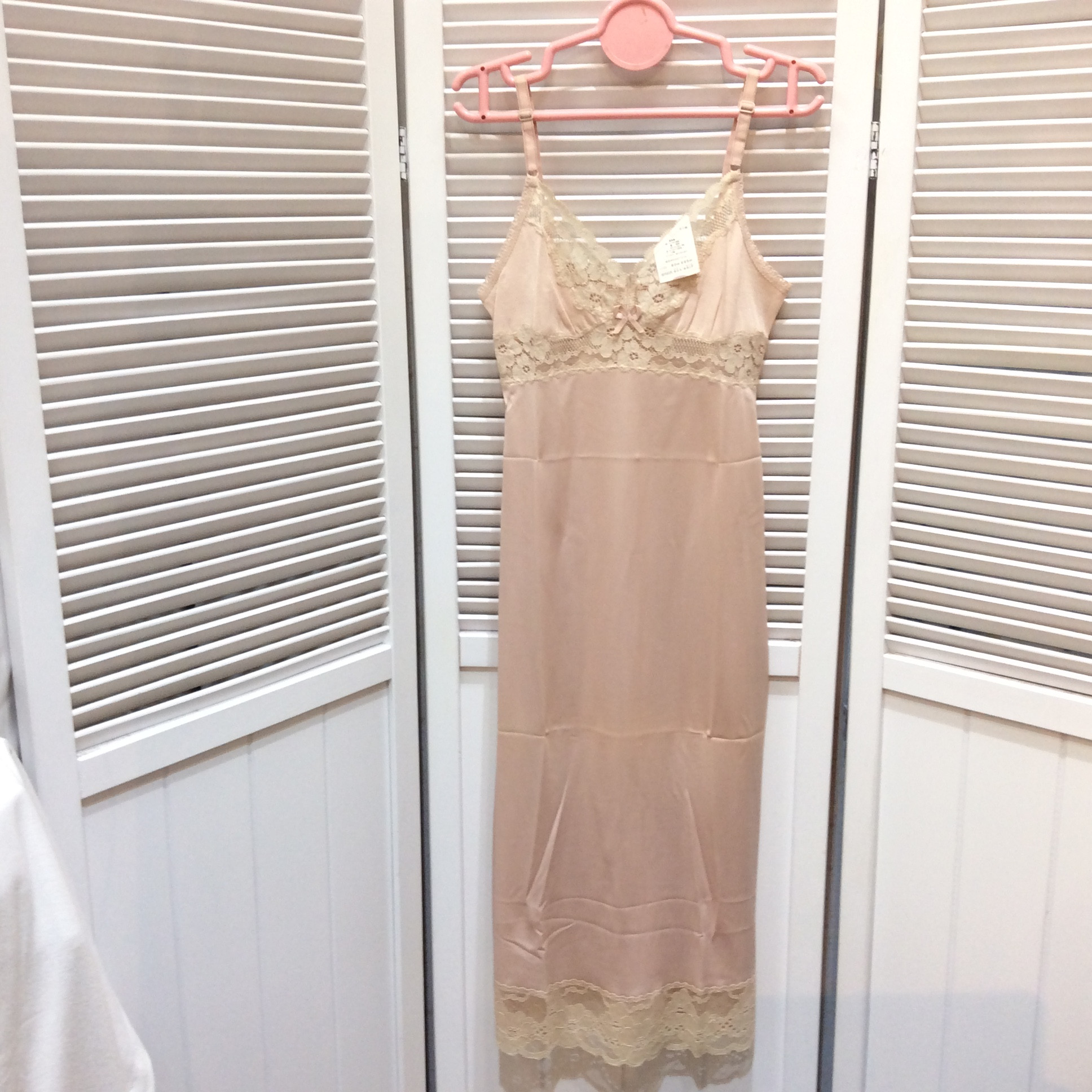 未使用 ワコール スリップ   バスト80 Bカップ  ピンクベージュ