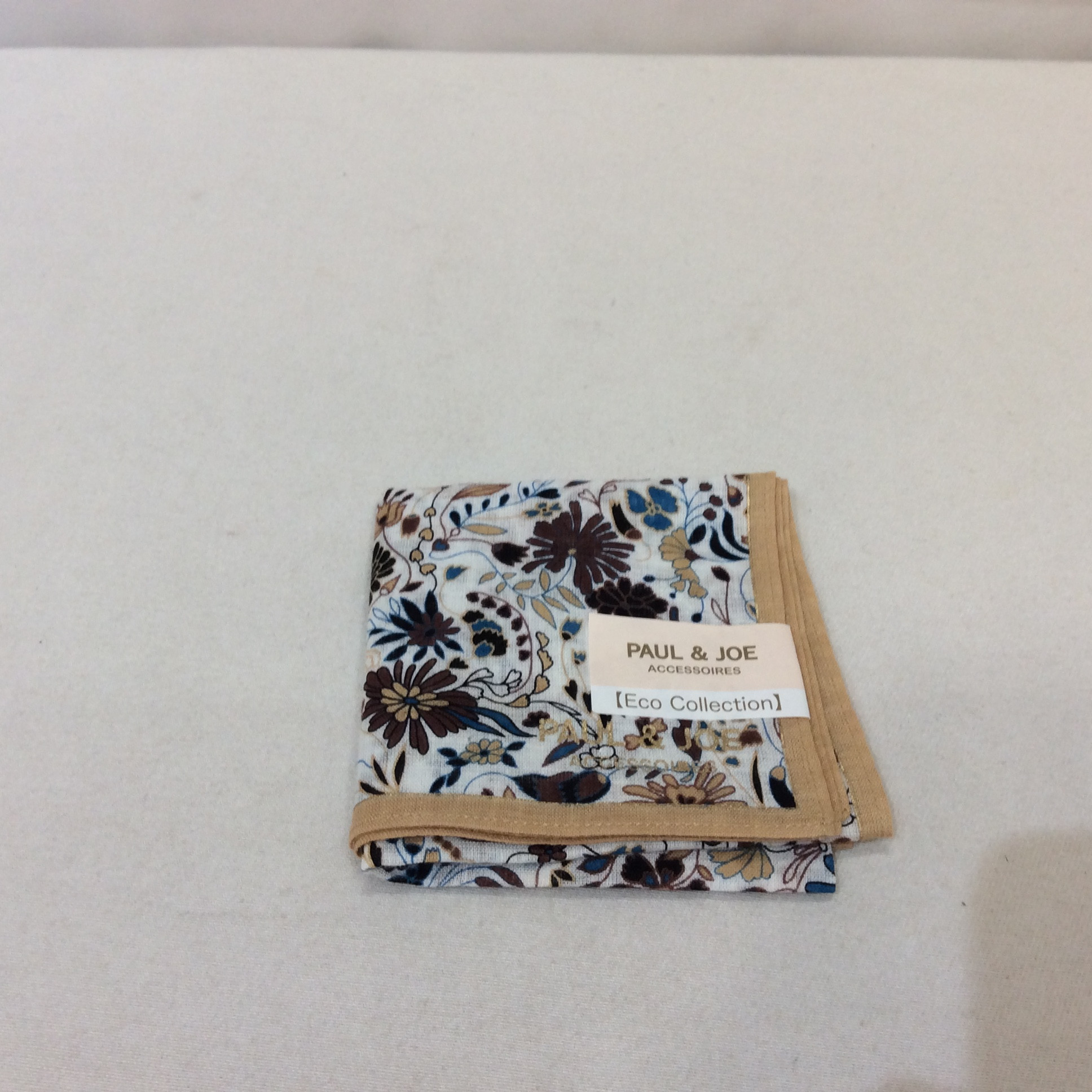 未使用 ポール&ジョー ミニハンカチ  ベージュ花