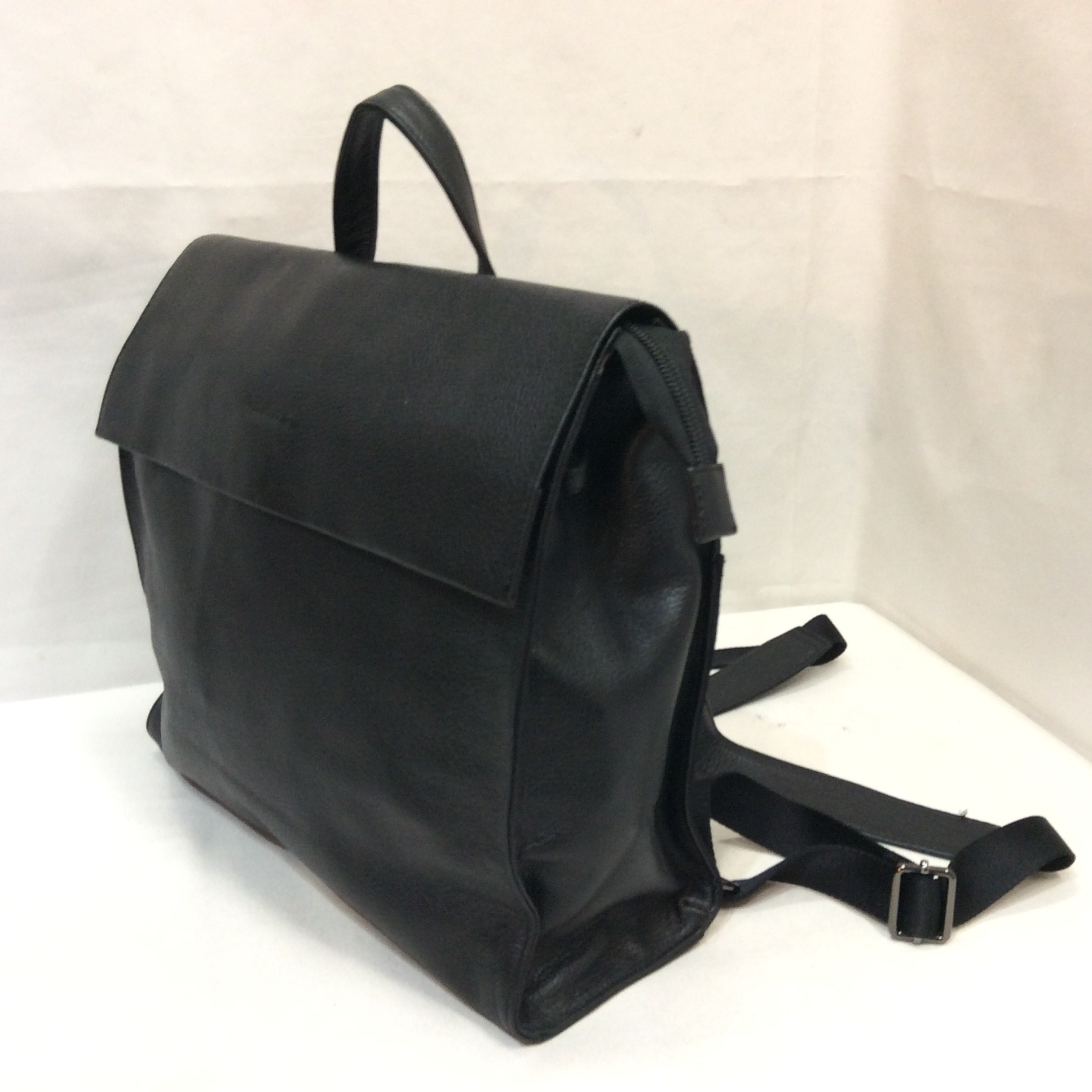 ear 軽量レザーリュック  黒  美品