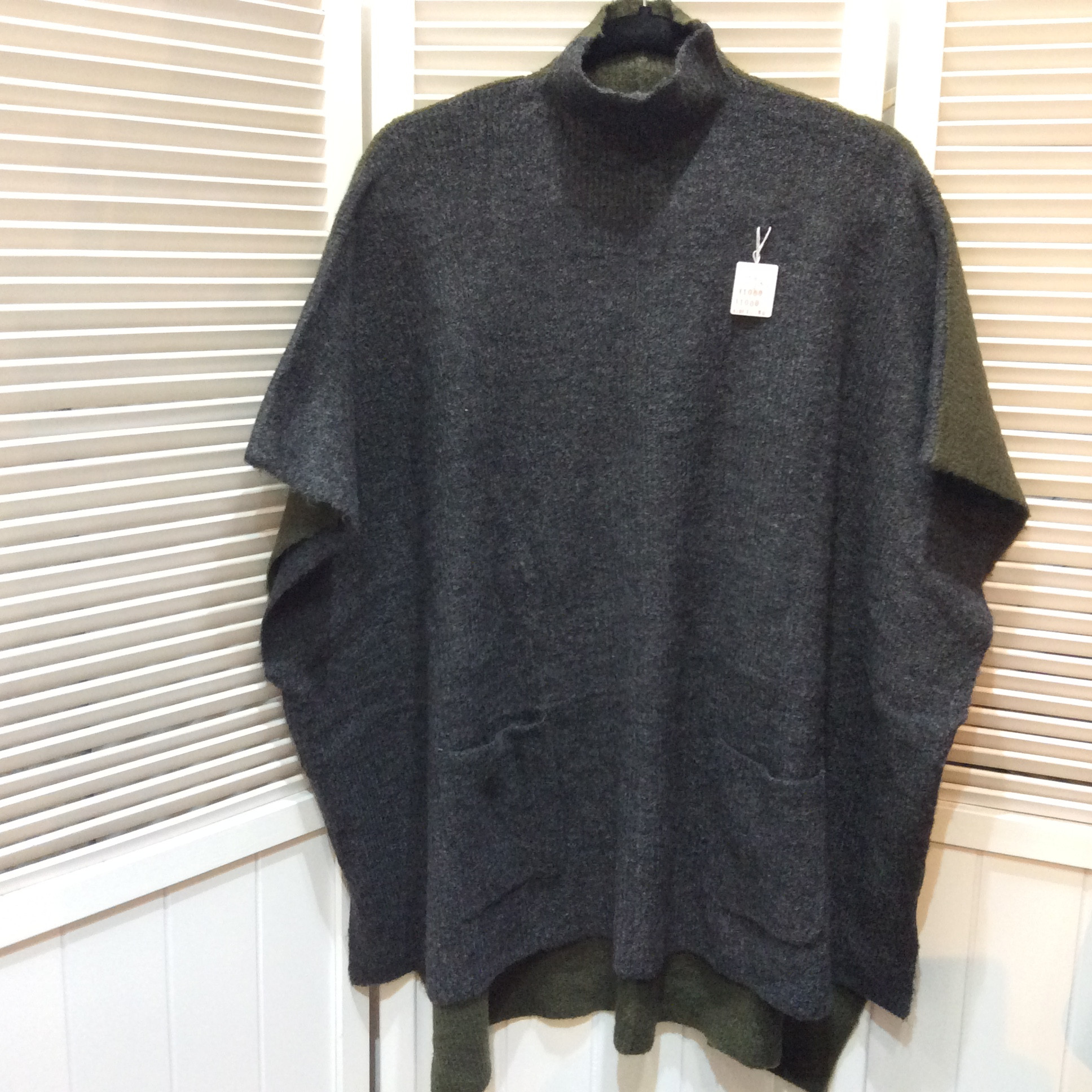 ハイネックニットセーター (ベストタイプ) サイズS/M  ゆったり カーキ＆グレー