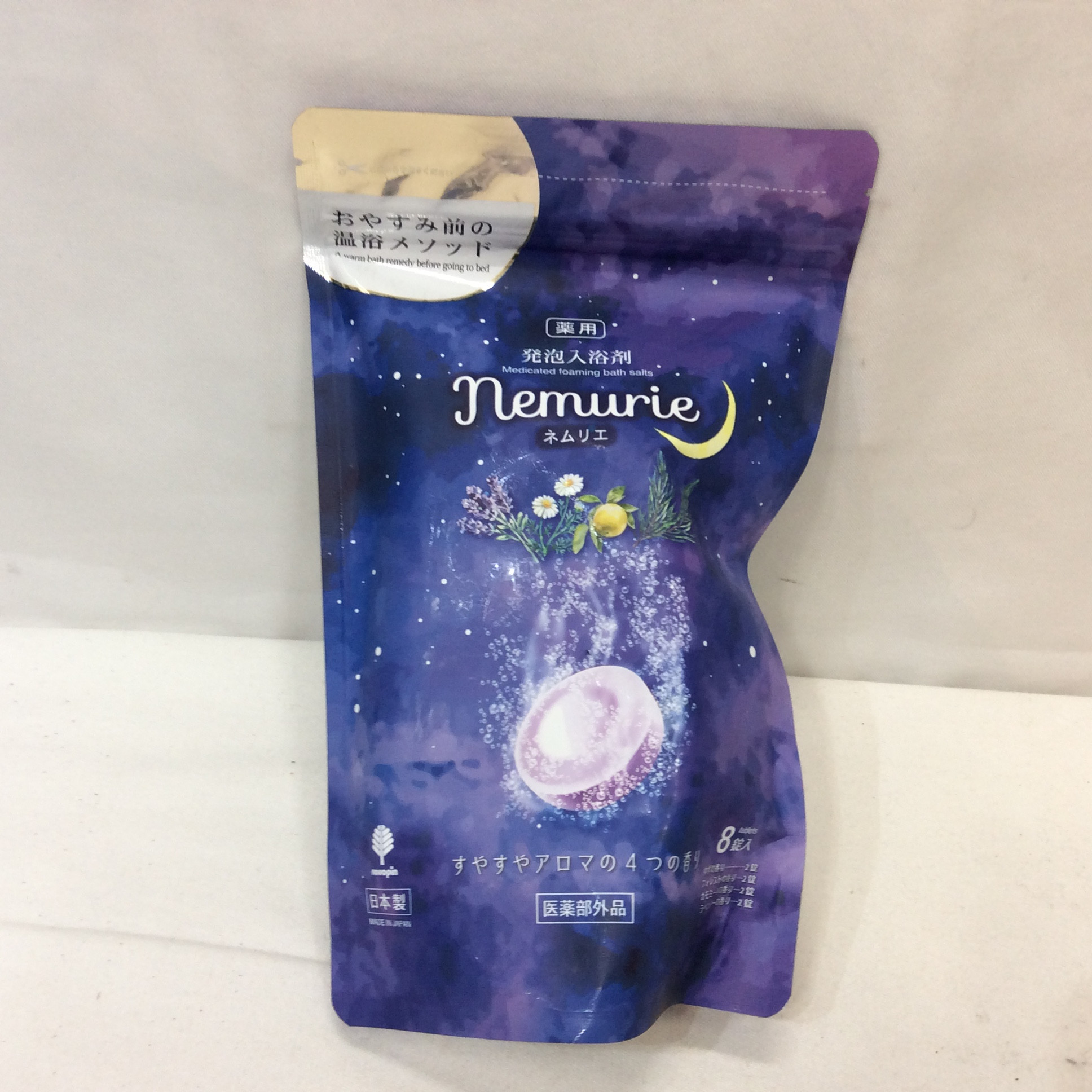 新品 薬用 発泡入浴剤  8錠入  アロマの4つの香り