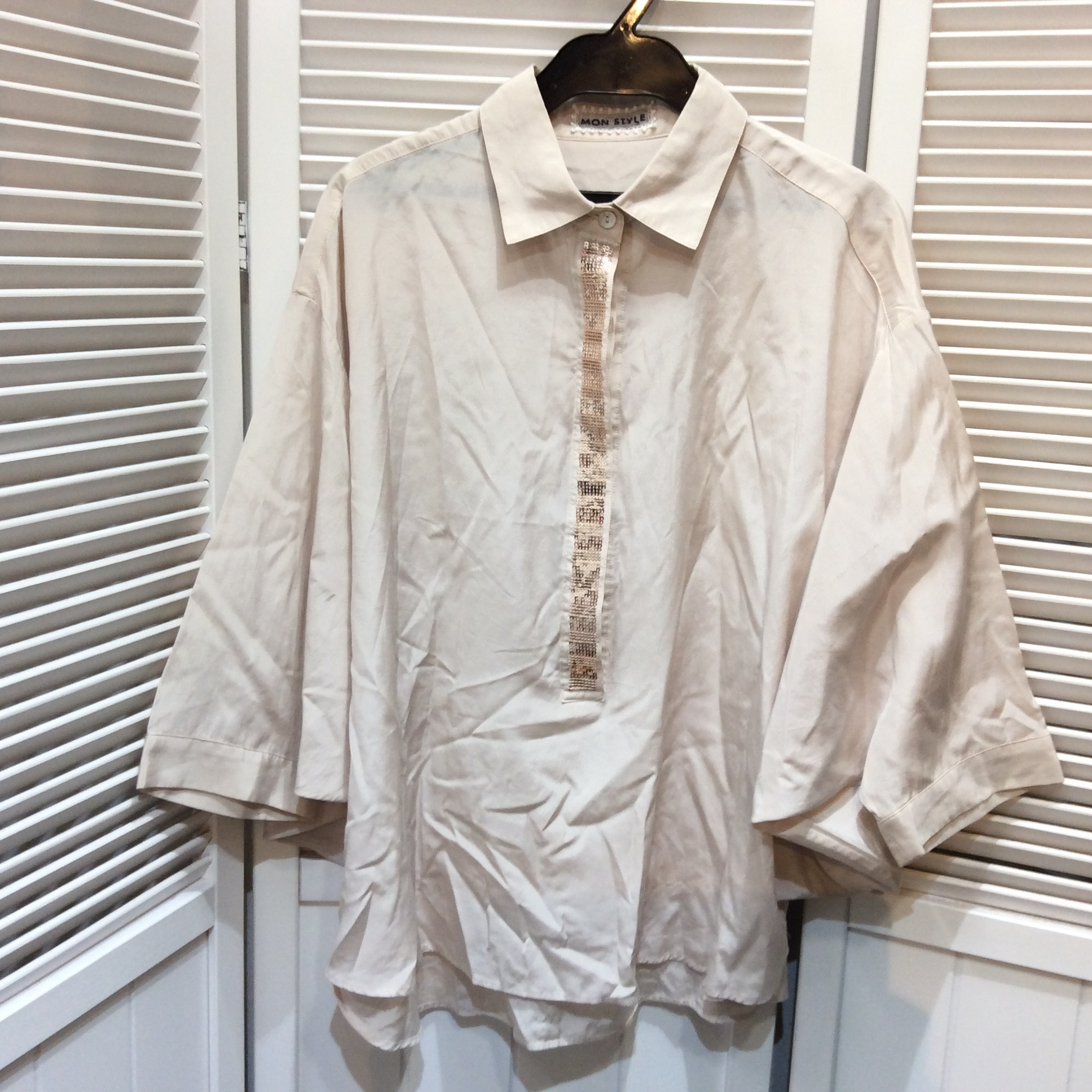 デザインブラウス   サイズ38   アイボリー／スパンコール  