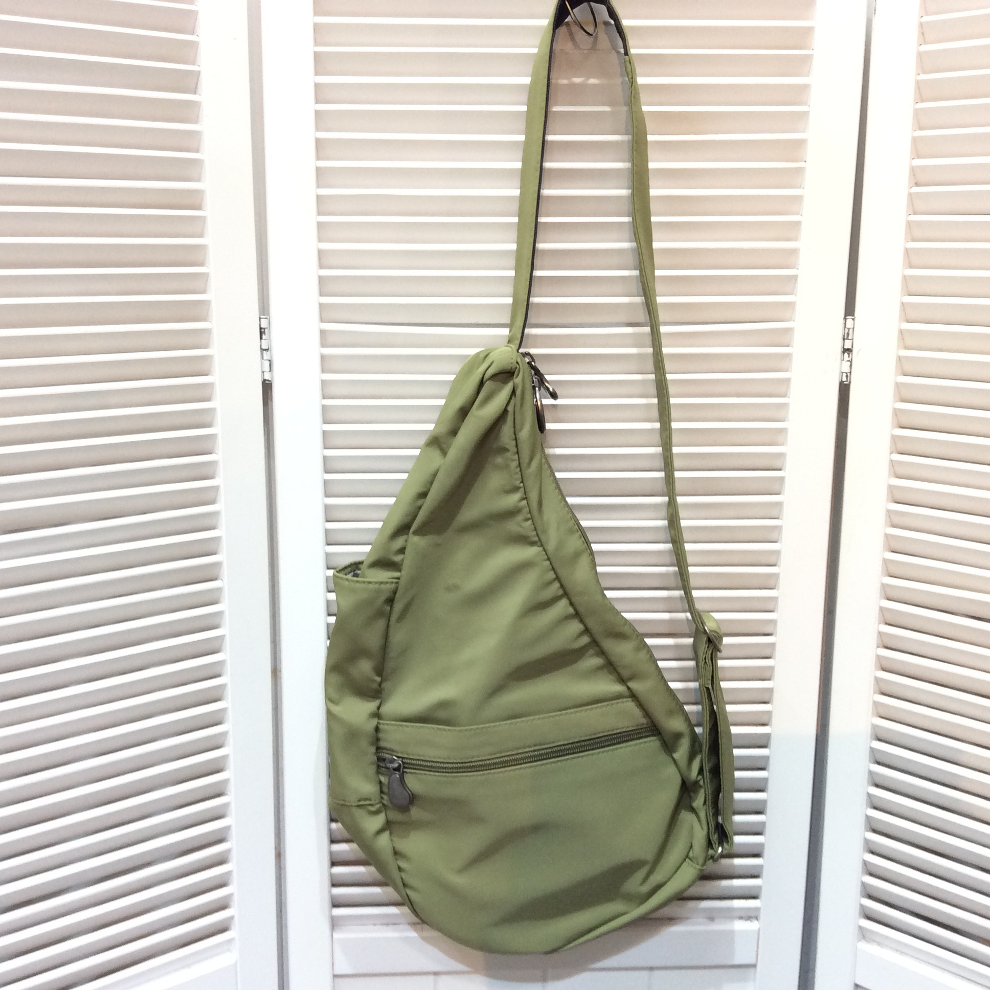 ナイロンボディバッグ  カーキ