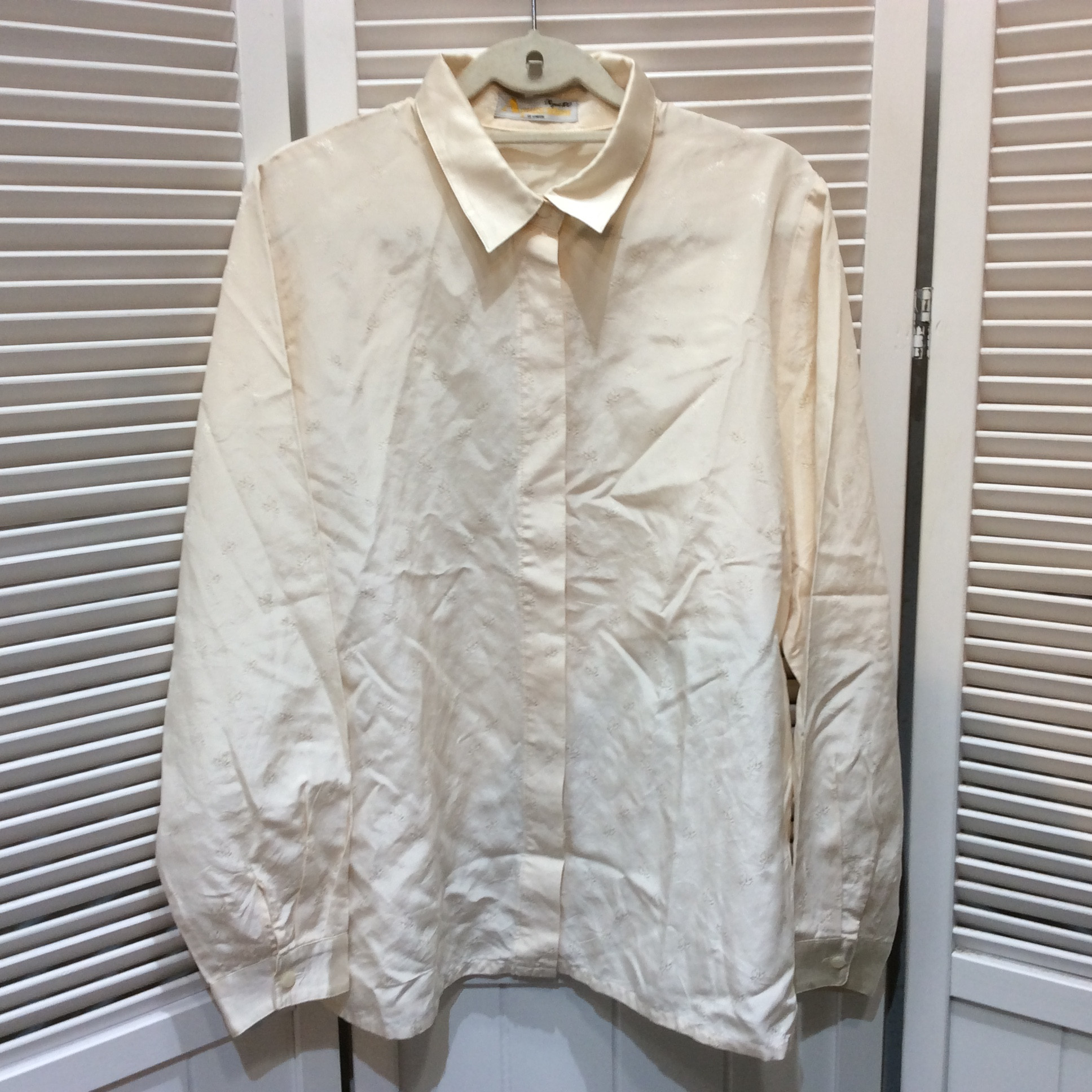 アクアスキュータム シルク50% ブラウス 10 アイボリー系