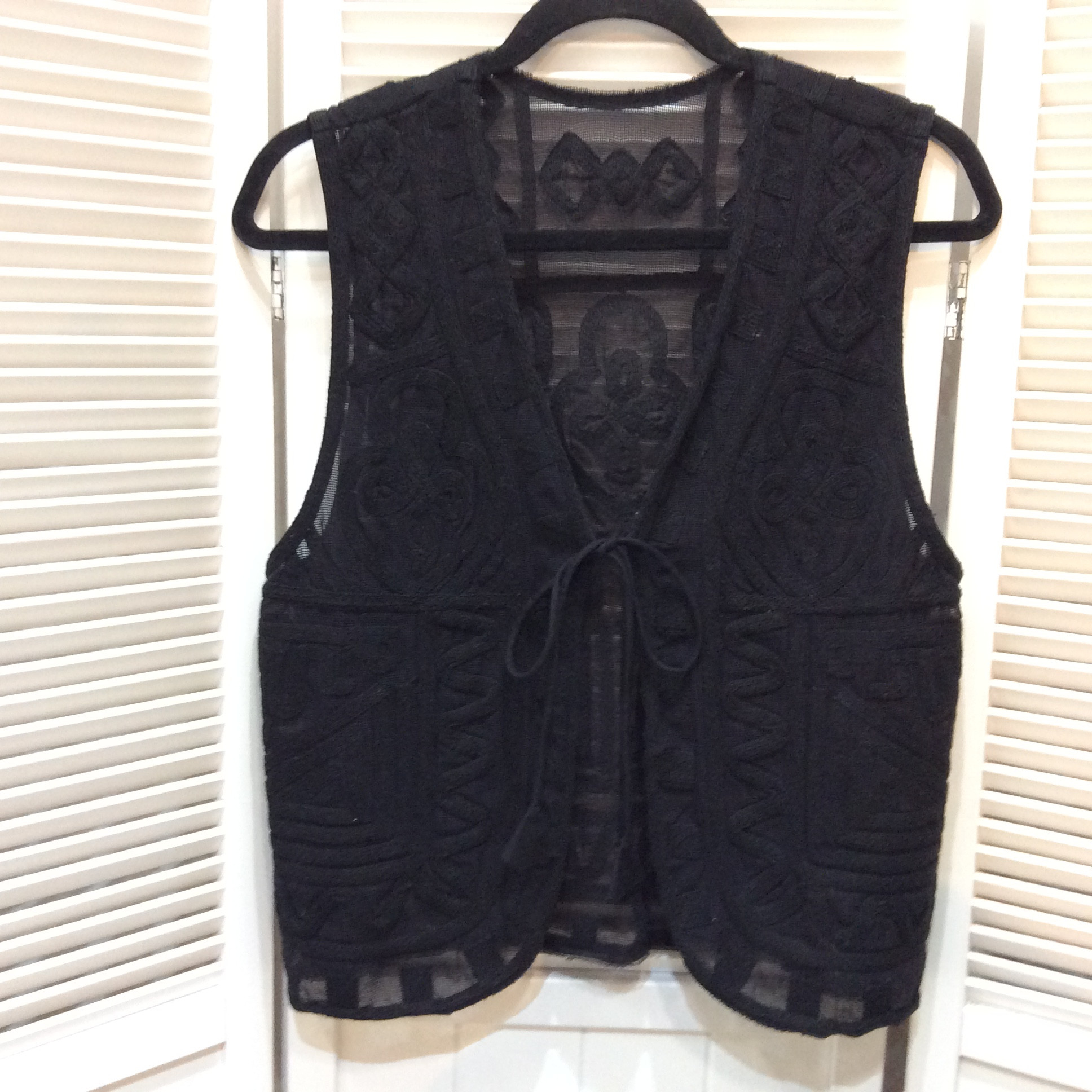 メッシュ刺繍 ベスト フリーサイズ   黒