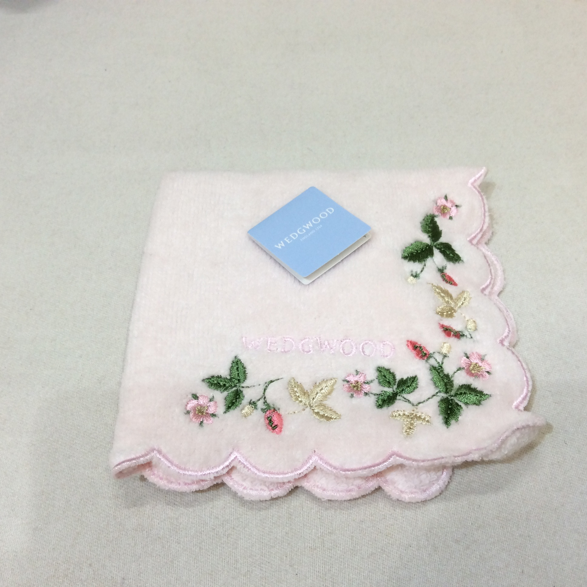 未使用 WEDGWOOD タオルハンカチ   ピンク