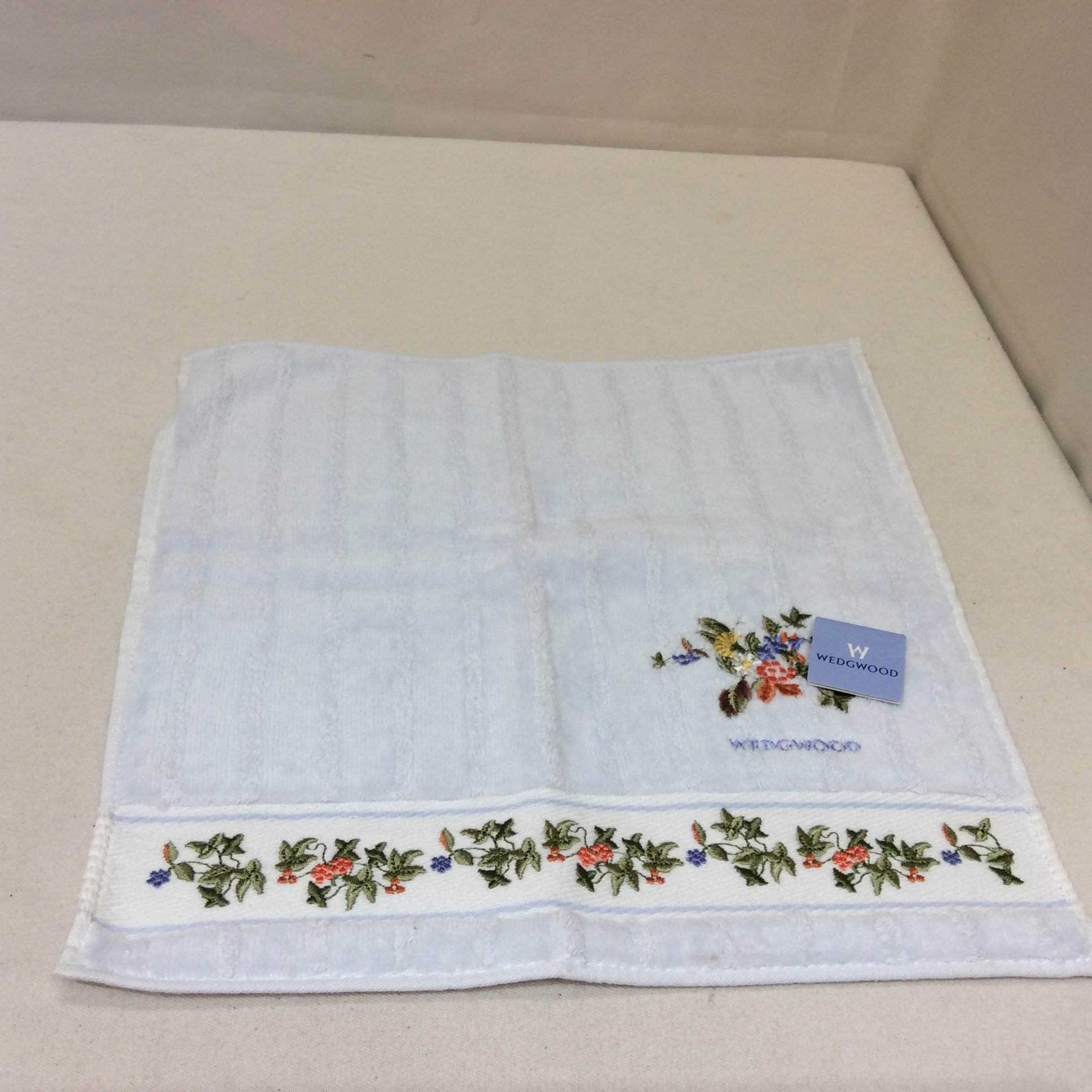 未使用 WEGDWOOD 大判タオルハンカチ  水色