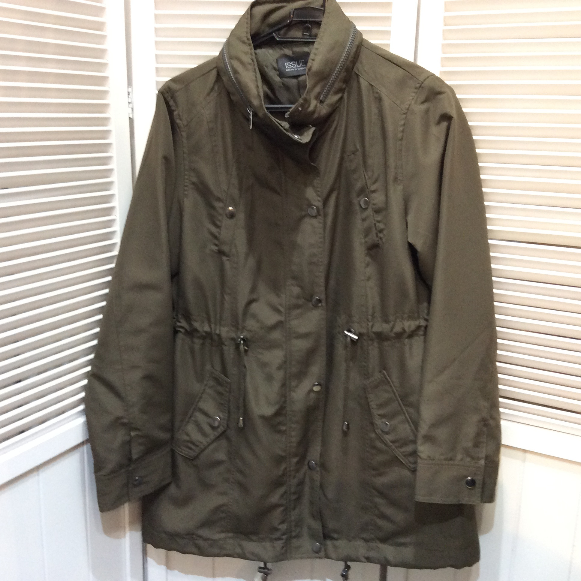 未使用 ナイロンハーフコートLサイズ  カーキ