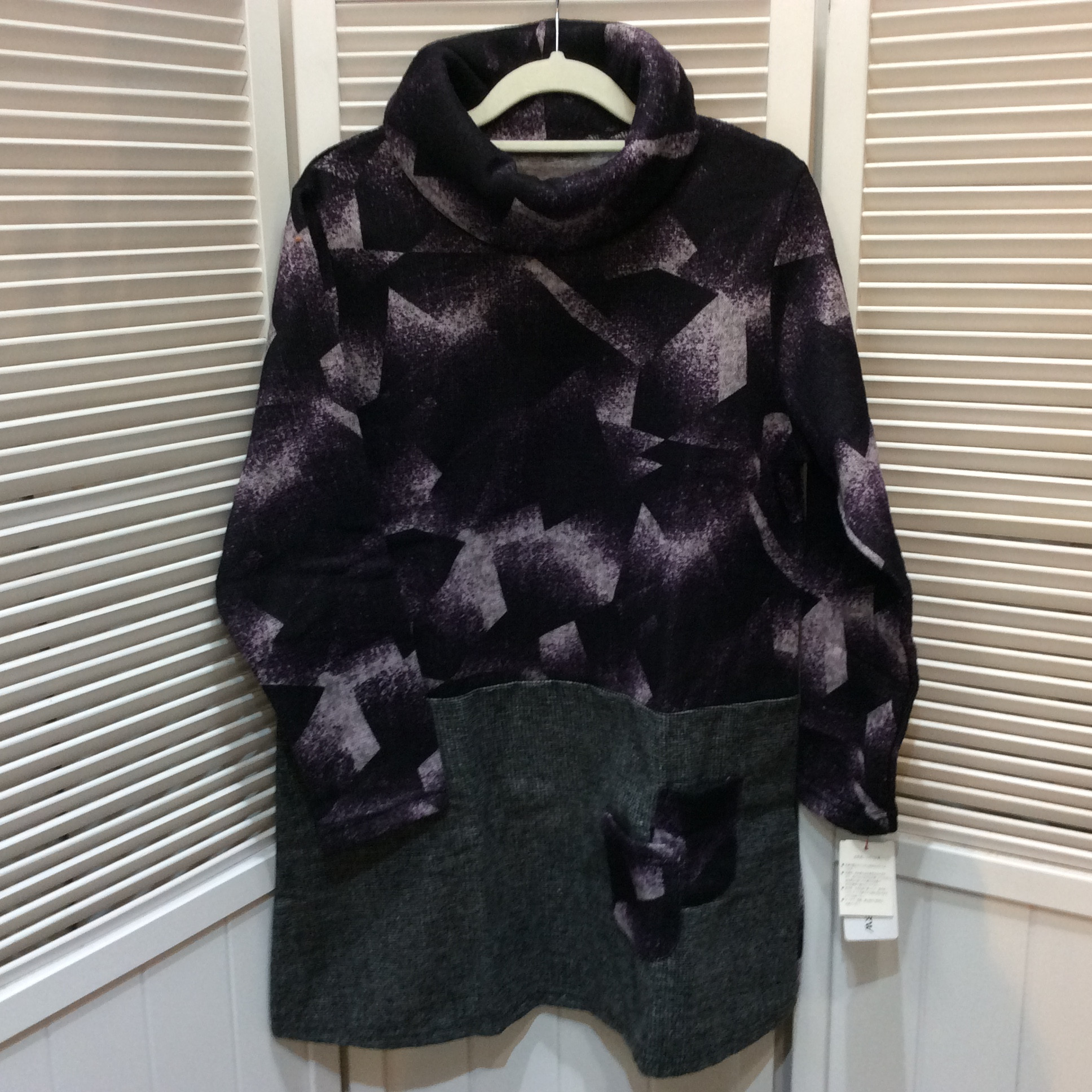 未使用☆長袖チュニック M~L パープル柄