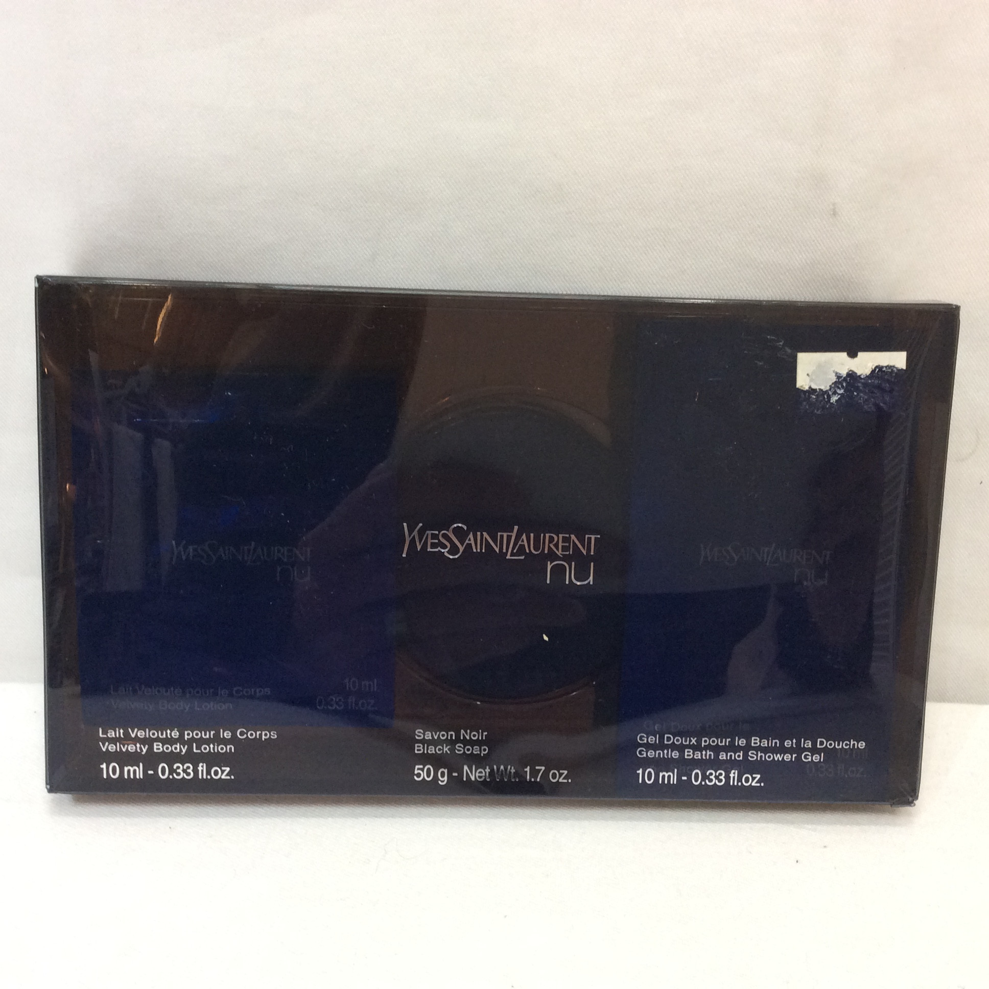 未使用☆イヴ・サンローラン 石けん＆ボディーローション&シャワージェル セット