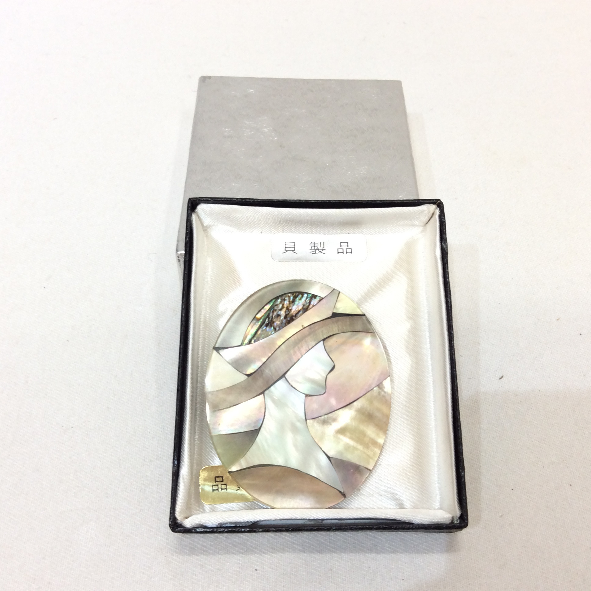 貝製品  ブローチ