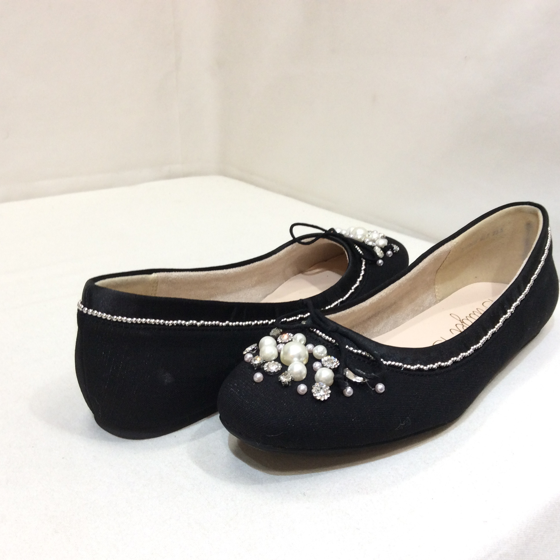 フラットシューズ  23.5cm  黒／ビジュー付き