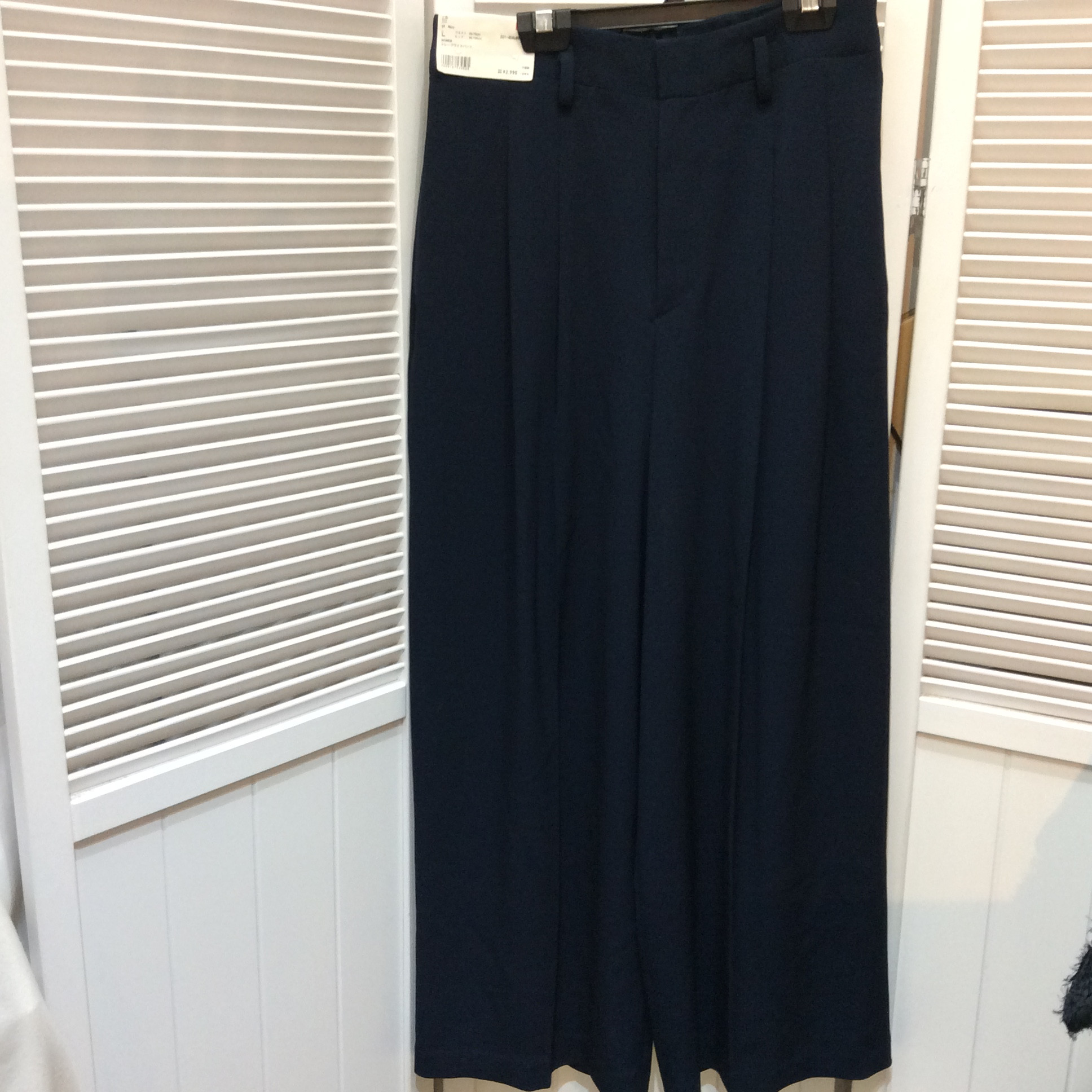 未使用 ユニクロ ドレープワイドパンツ   Lサイズ  ネイビー