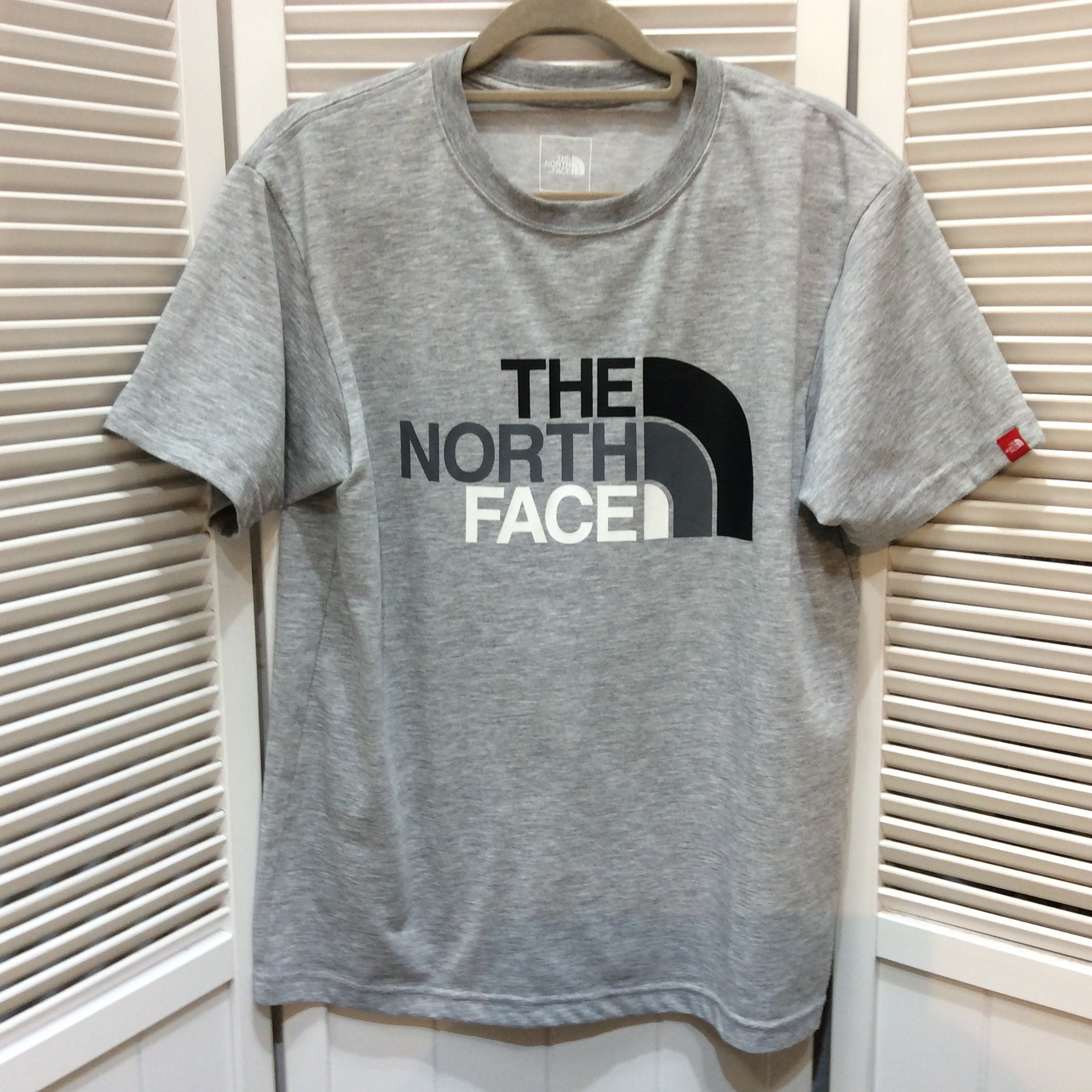 1回使用 ザ ノースフェイス Tシャツ  メンズサイズM グレー 美品