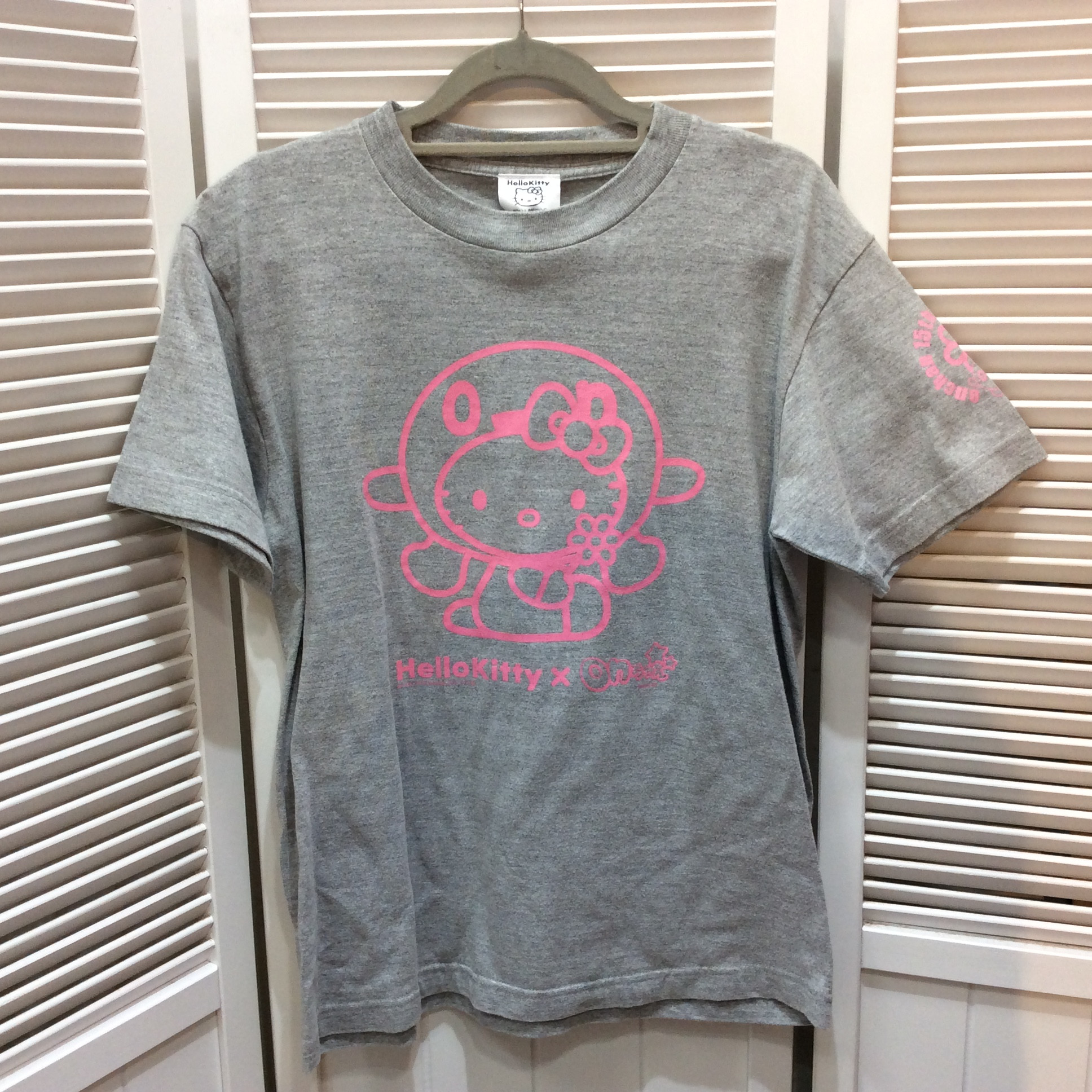 未使用☆ハローキティ×onちゃん 15周年記念Tシャツ S グレー サンリオ