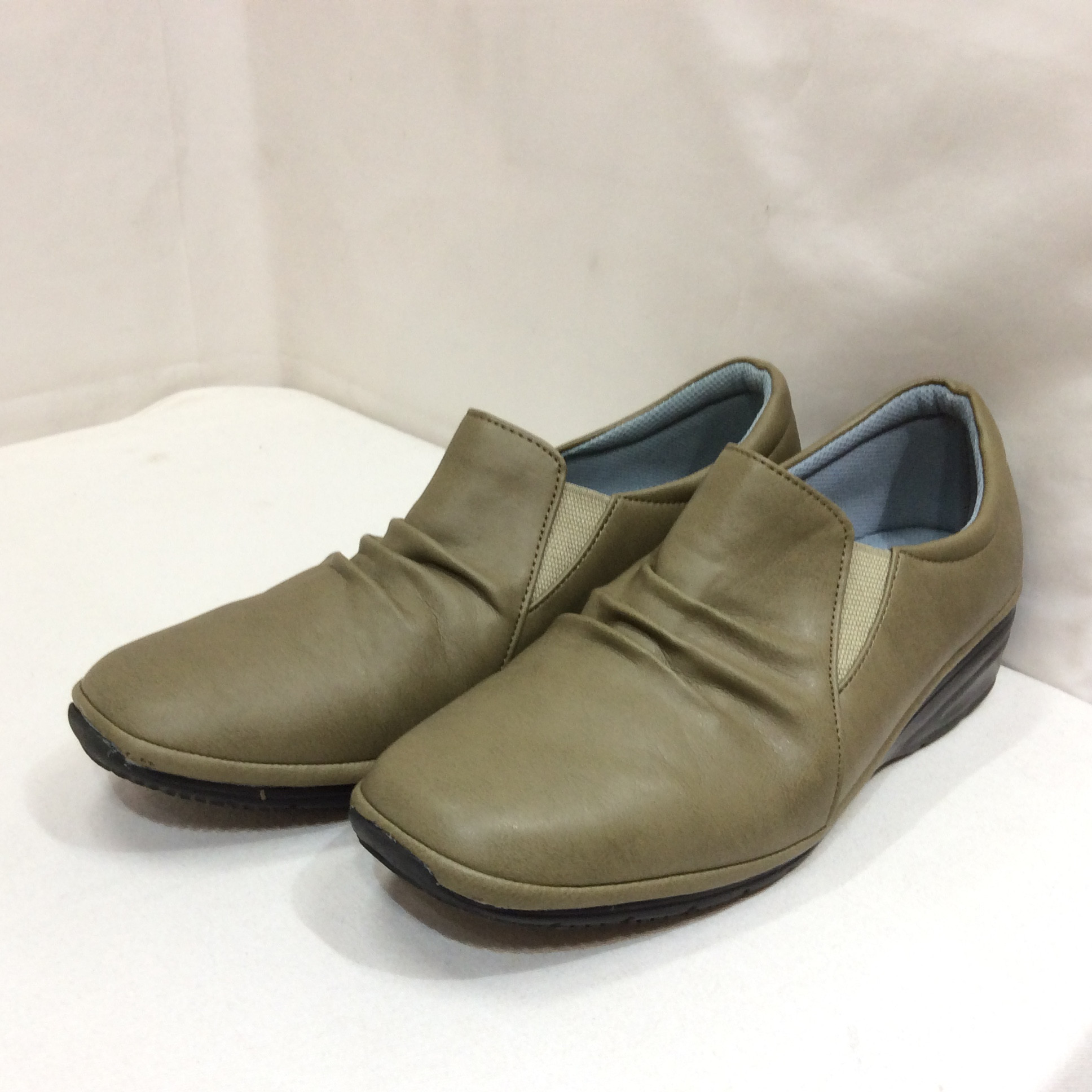 パンジー  婦人シューズ  24.5cm EEE  モスグリーン