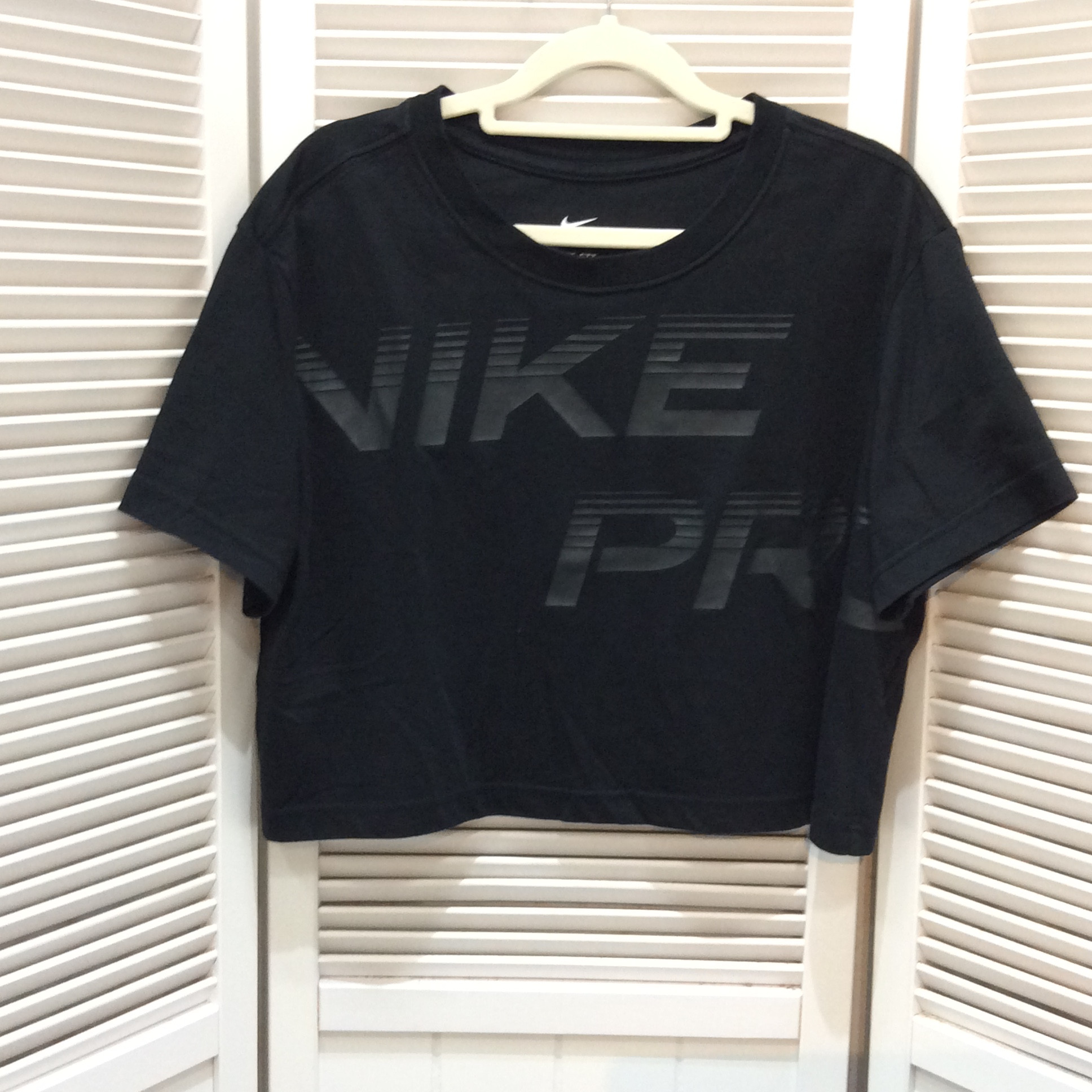 ナイキ ショート丈Tシャツ  Lサイズ  ブラック