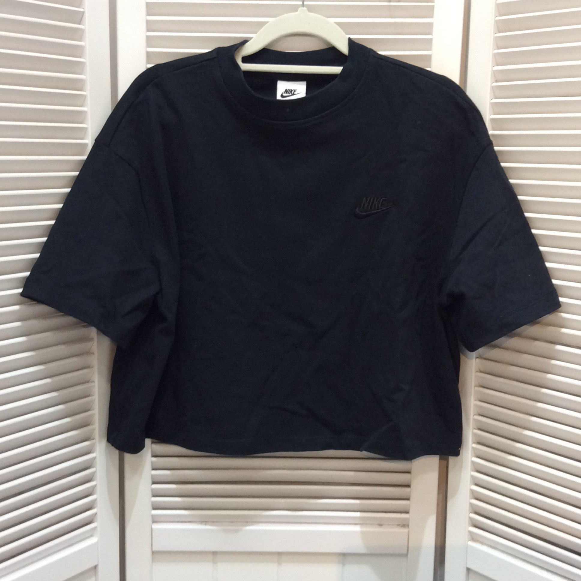 ナイキ ショート丈Tシャツ  XLサイズ  黒