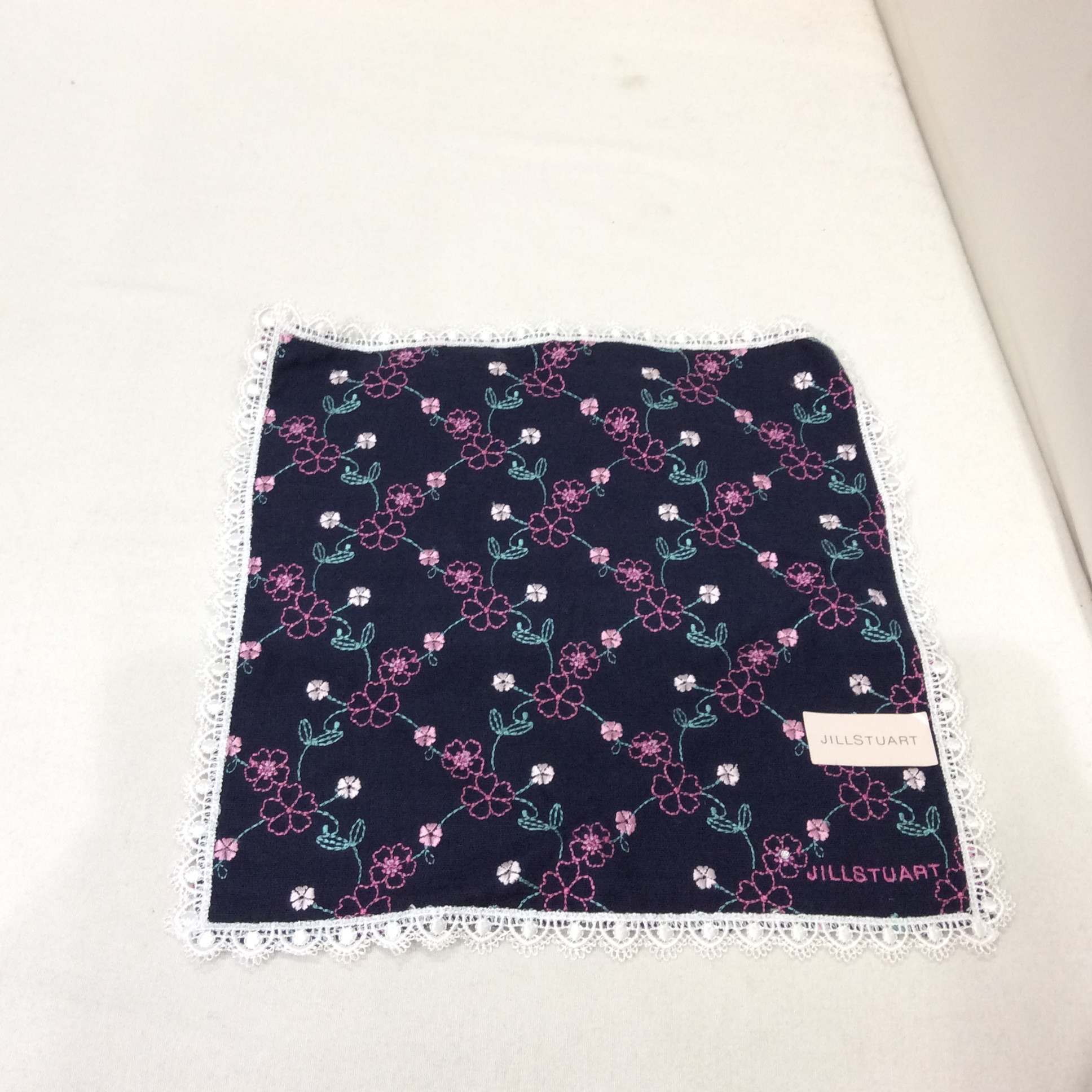 未使用 ジルスチュアート タオルハンカチ   ネイビー／刺繍