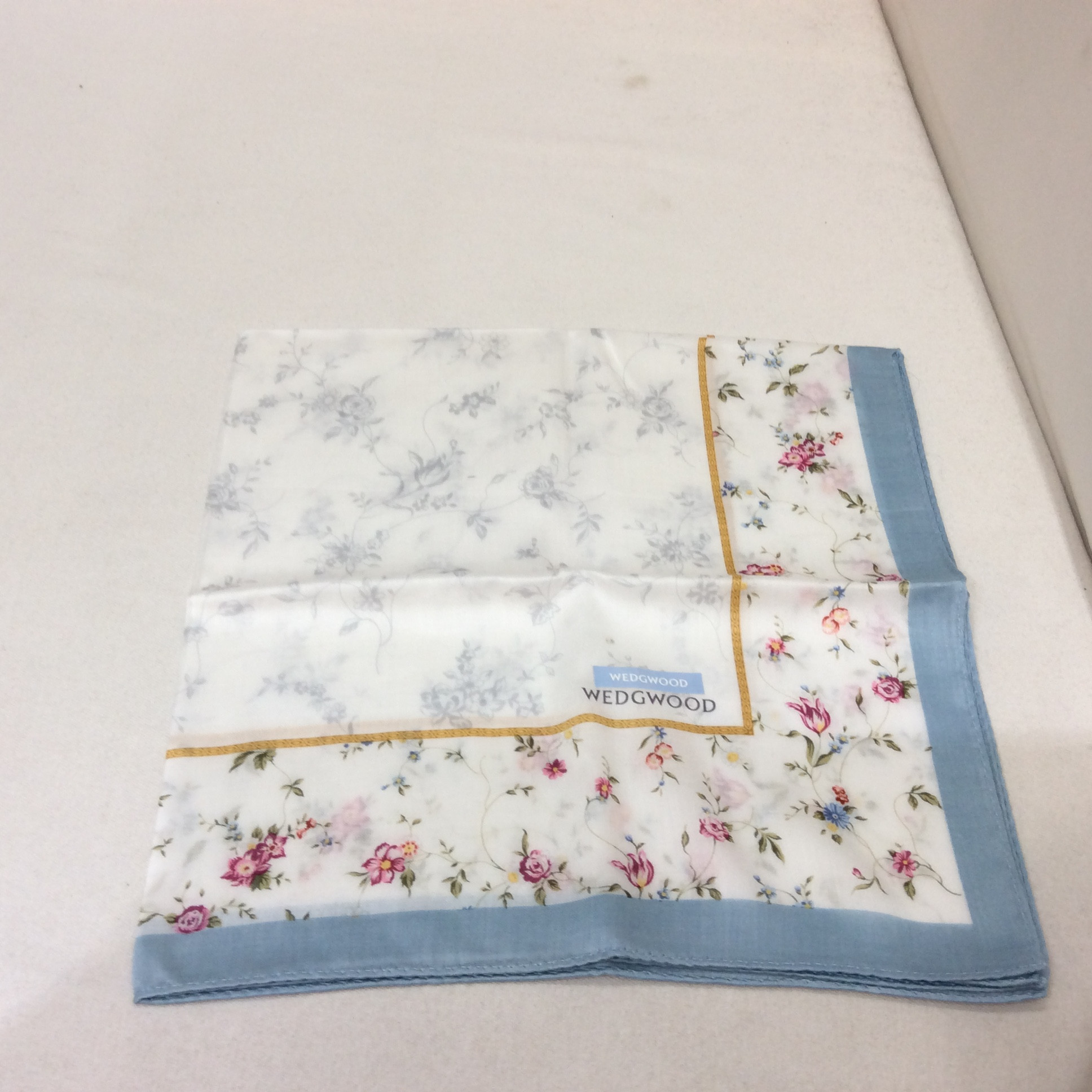 未使用 WEDGWOOD ハンカチ  水色／花柄