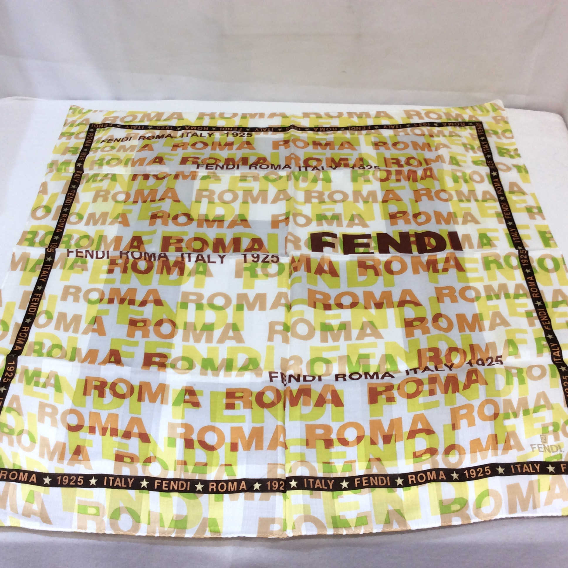 未使用☆FENDI フェンディ 大判ハンカチ