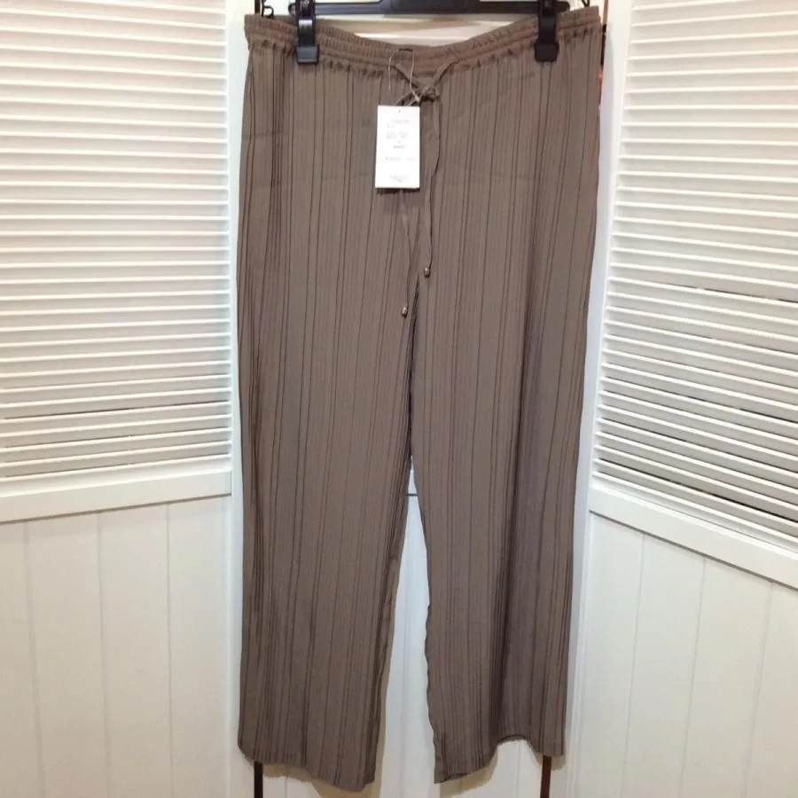 未使用☆婦人 プリーツ ワイドパンツ 4L ベージュ系 茶系