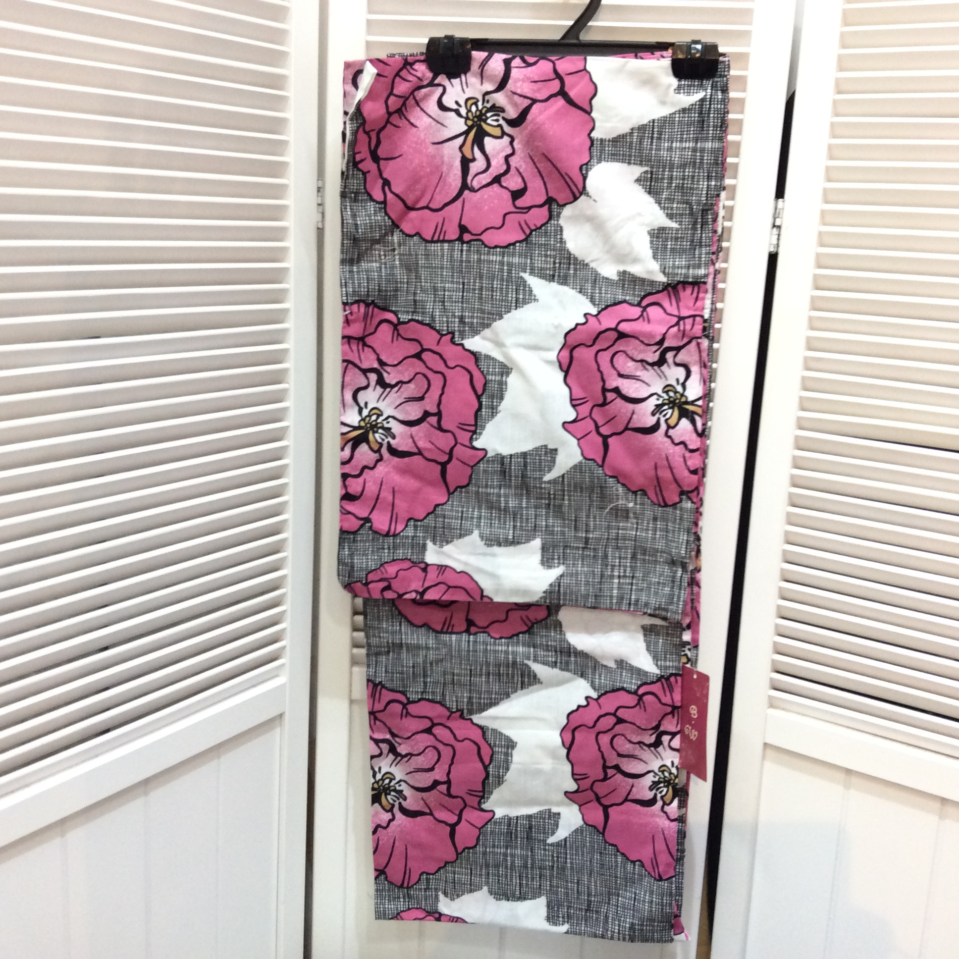 新品 浴衣  ホワイト×ブラック／ピンク花柄 No2