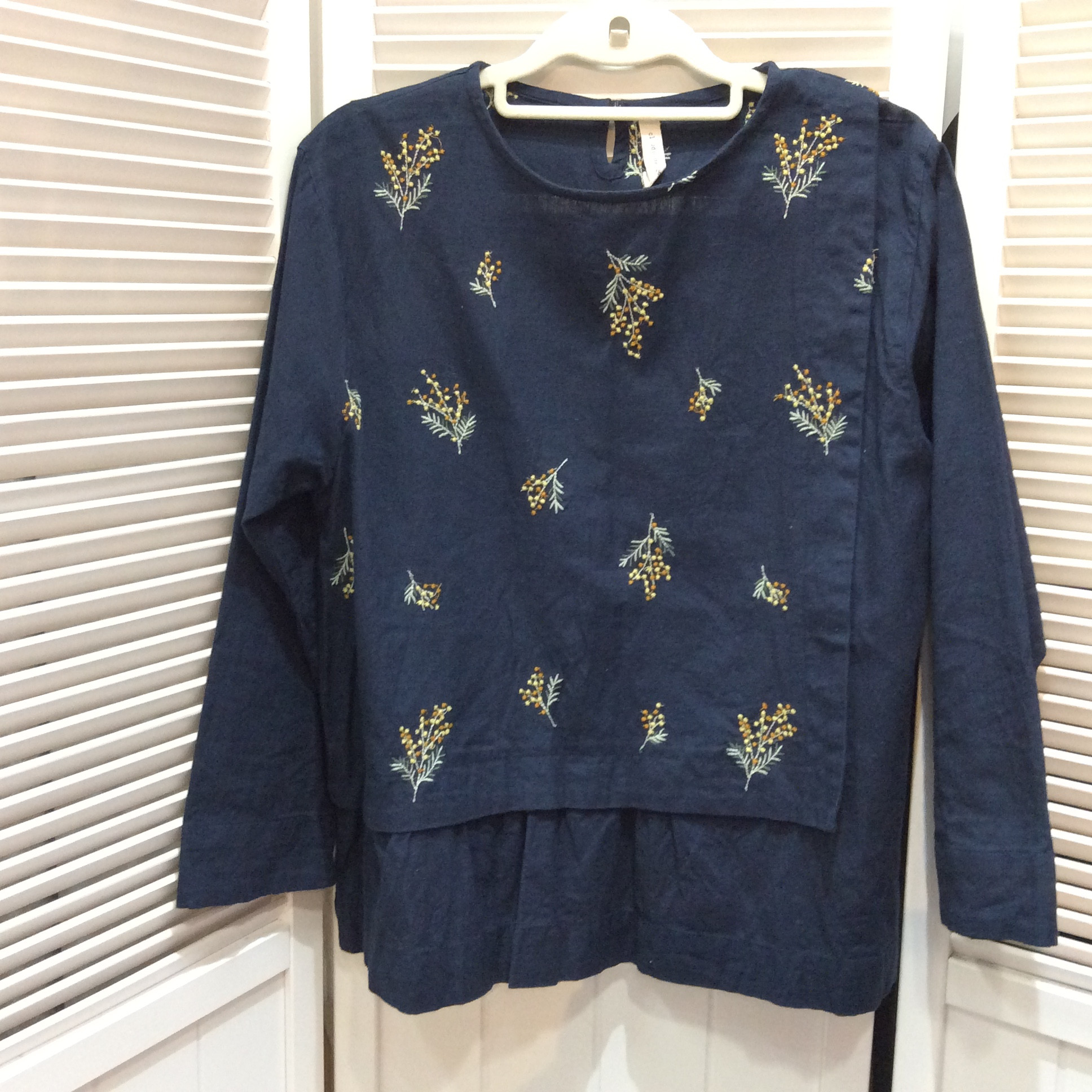 綿麻ブラウス M〜L  ネイビー／刺繍柄